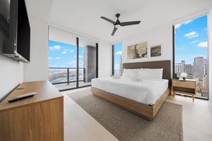 Alquiler Vacacional - Luxury Downtown 2-BD Condo