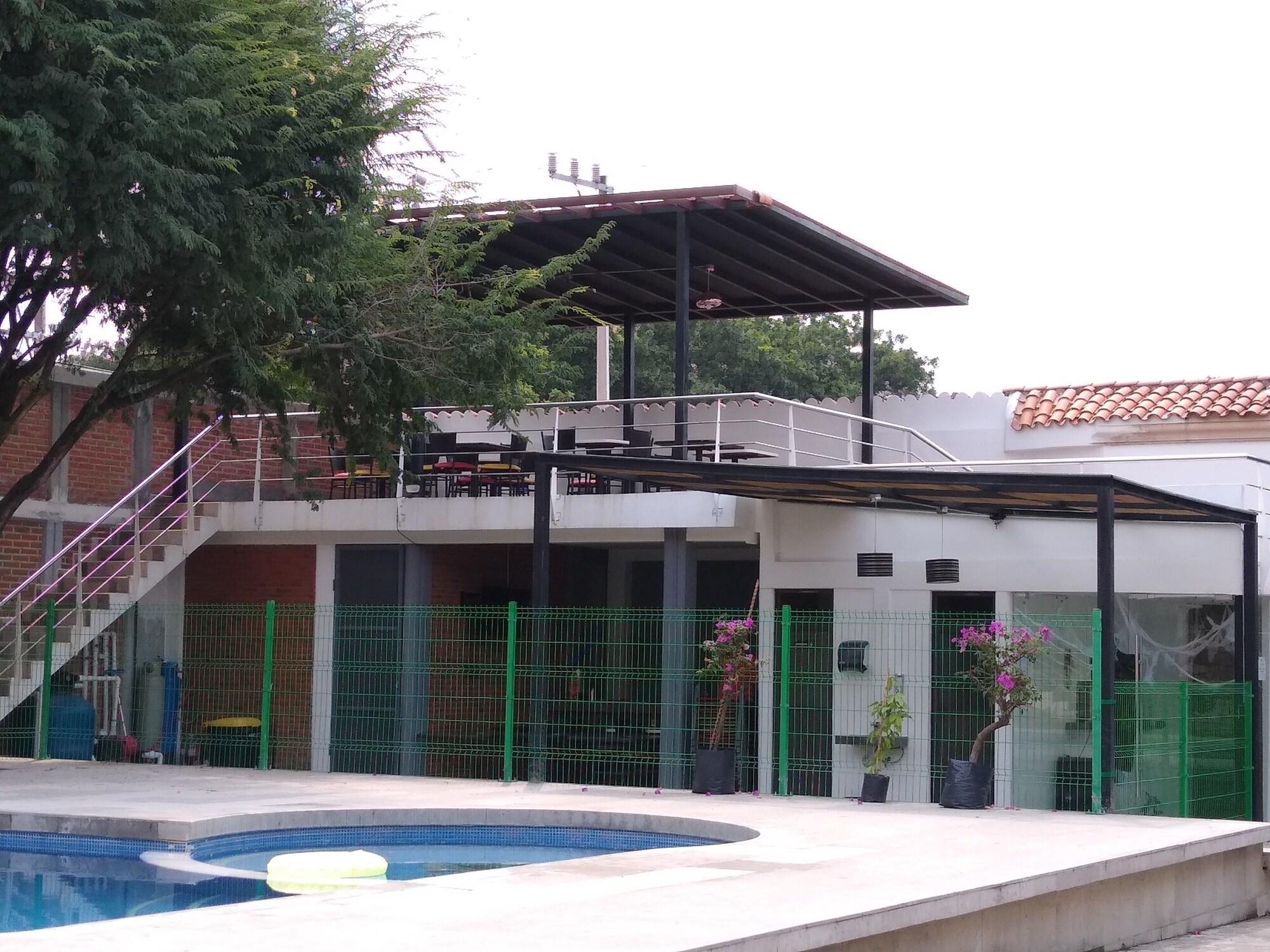 Vista Piscina Hotel Villa Prayala