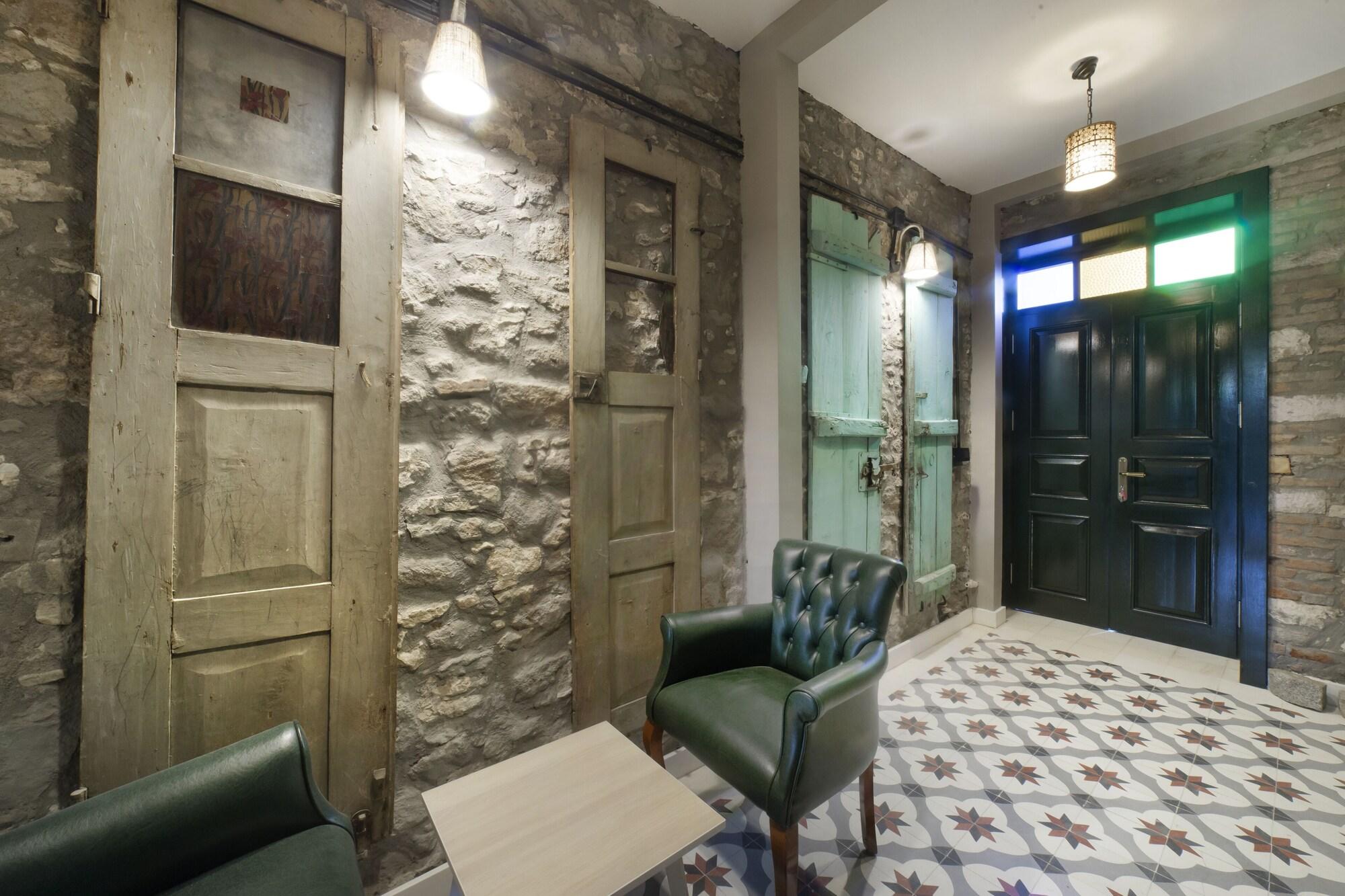 Vista Lobby Avlulu Konak Kucukkoy