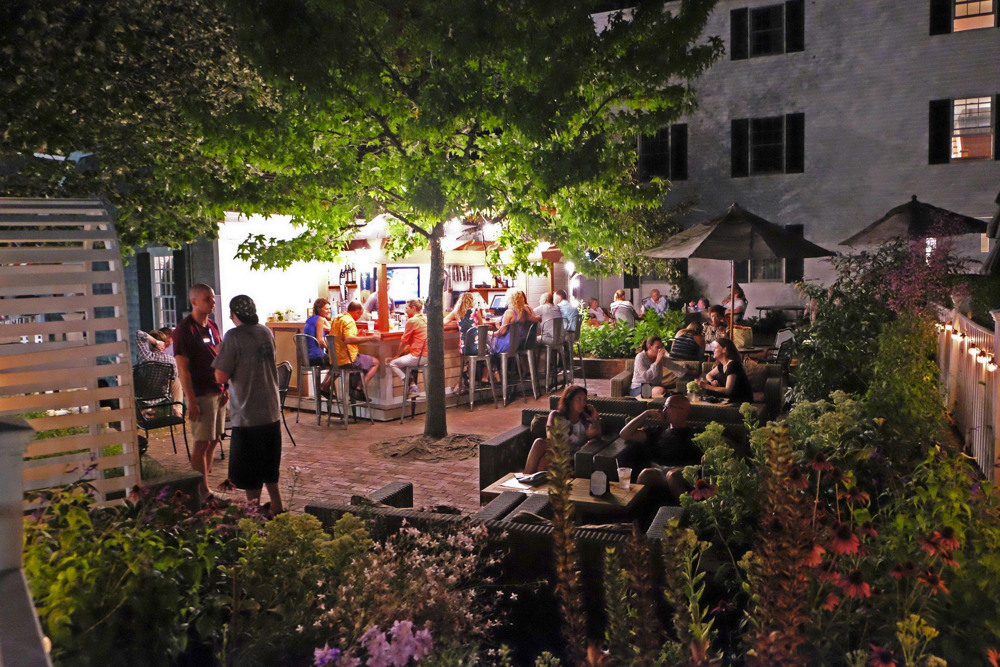Restaurant Faraway Martha's Vineyard