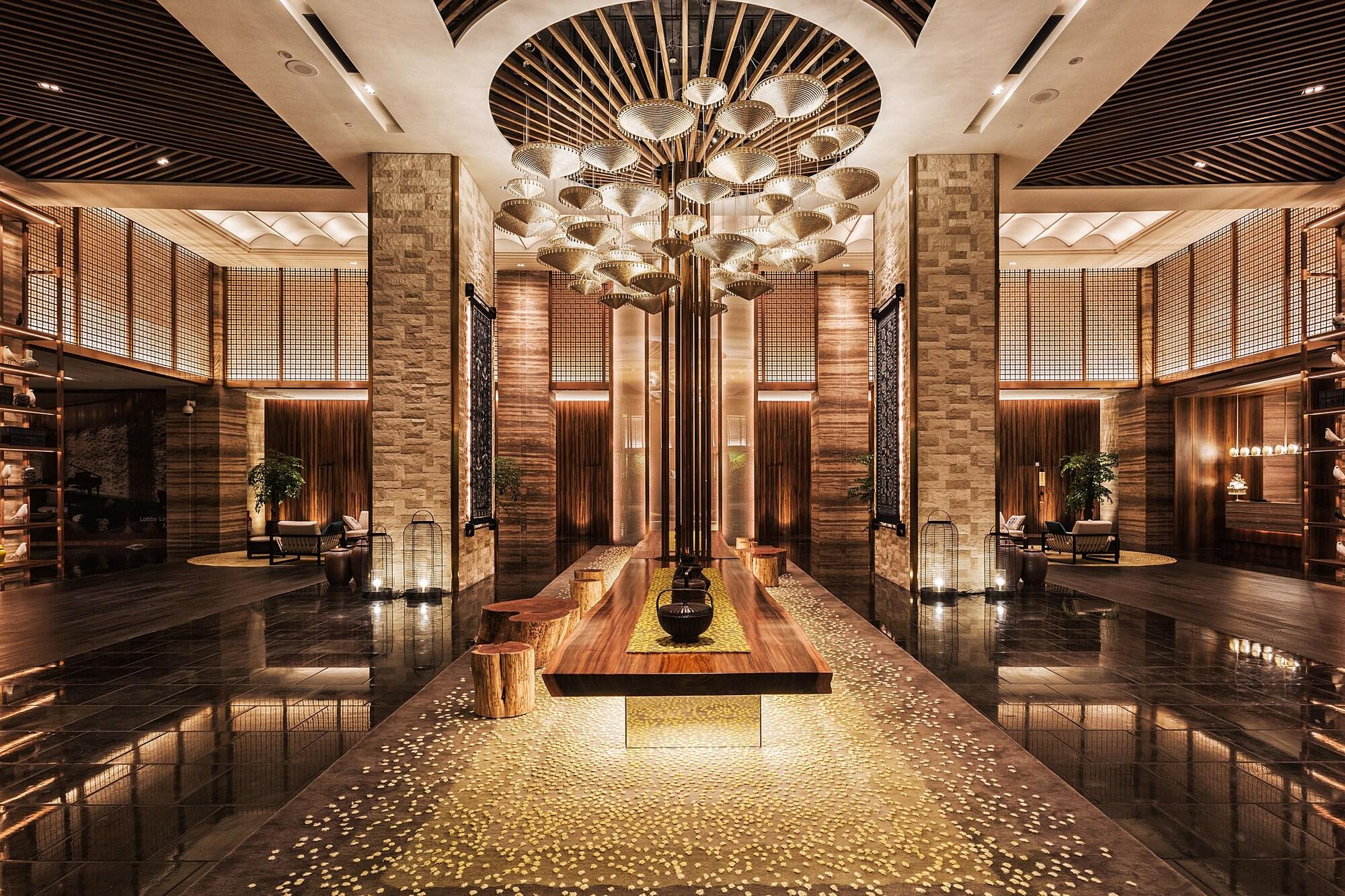 Vista Lobby Howard Johnson Hot Spring Resort Anshun
