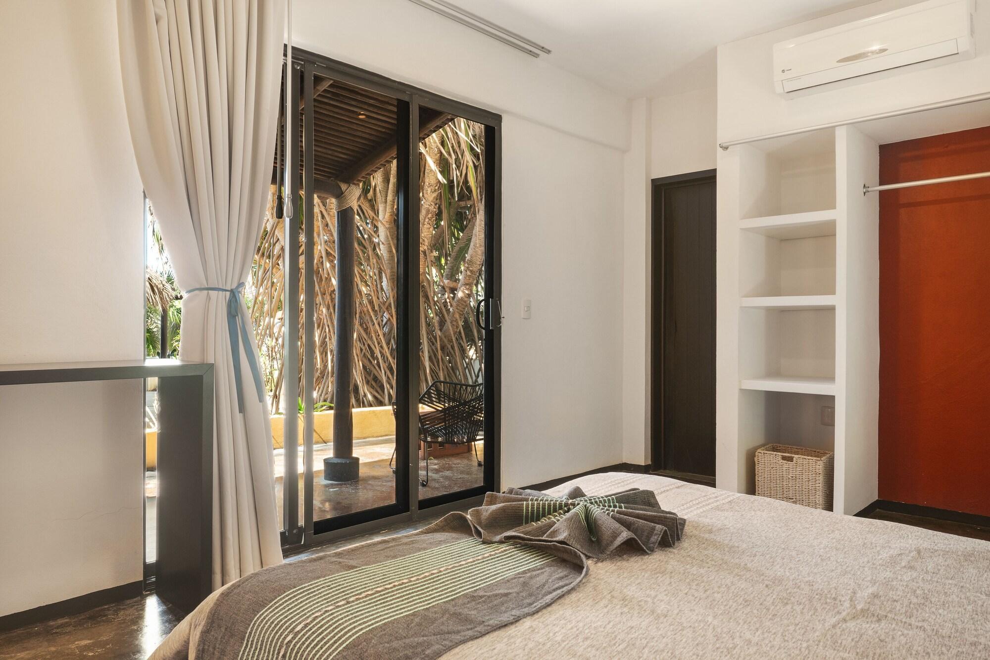 Varios Manta Raya Hotel
