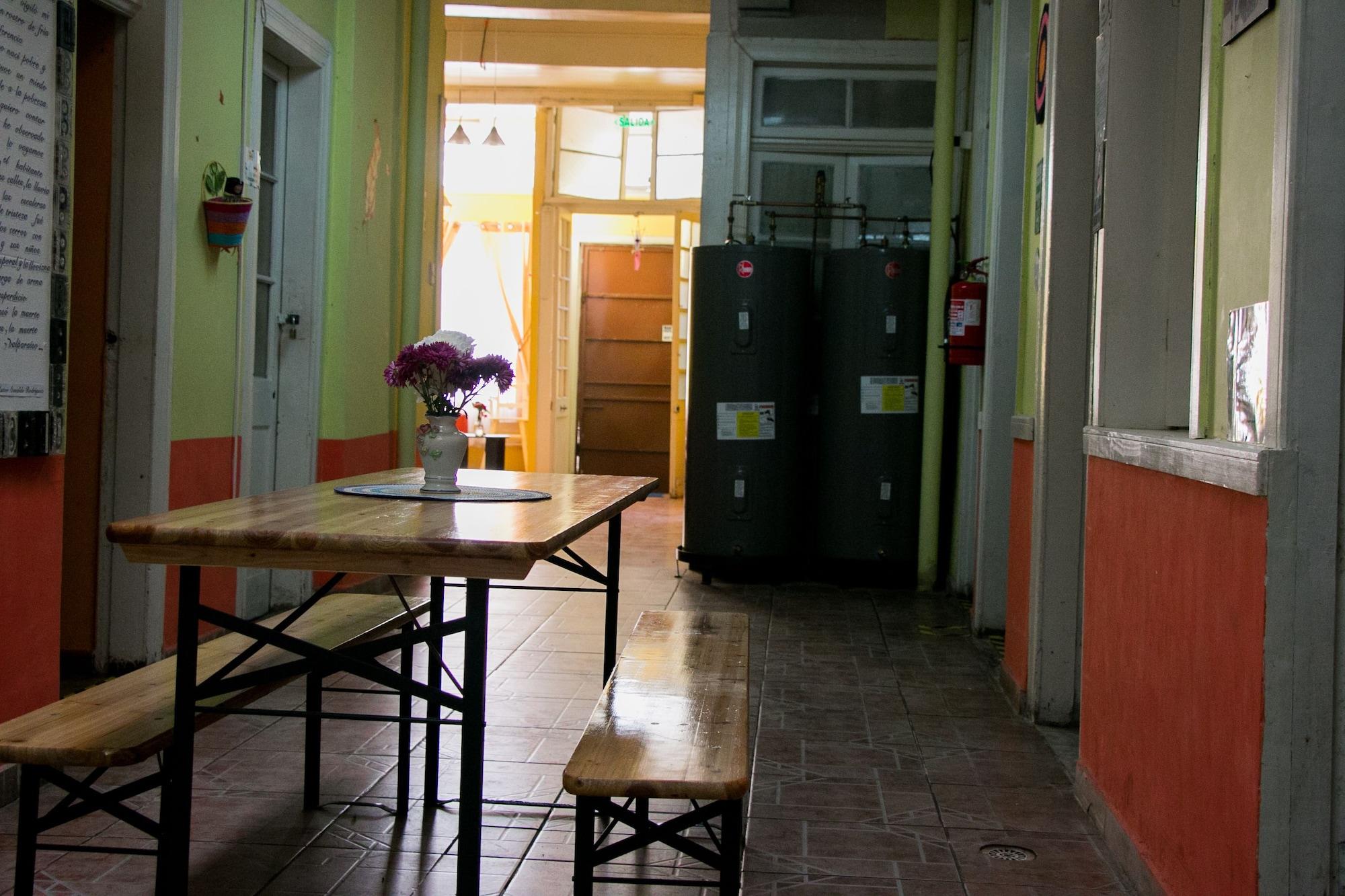 Varios Hostal Tricontinental