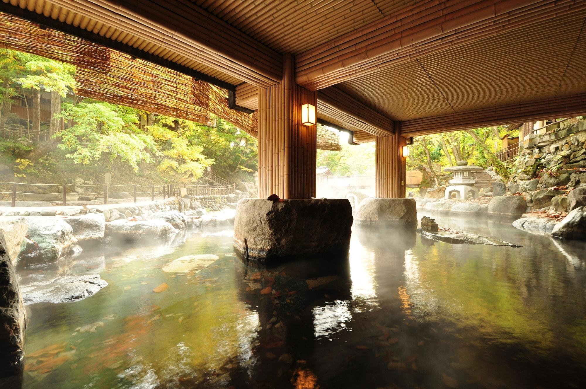 Varios Takaragawa Onsen Osenkaku