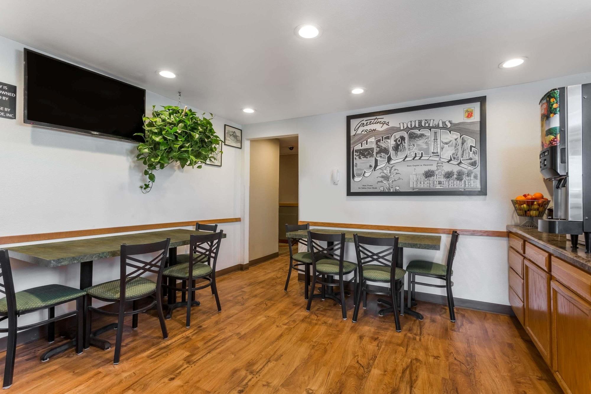 Restaurant Super 8 by Wyndham Douglas
