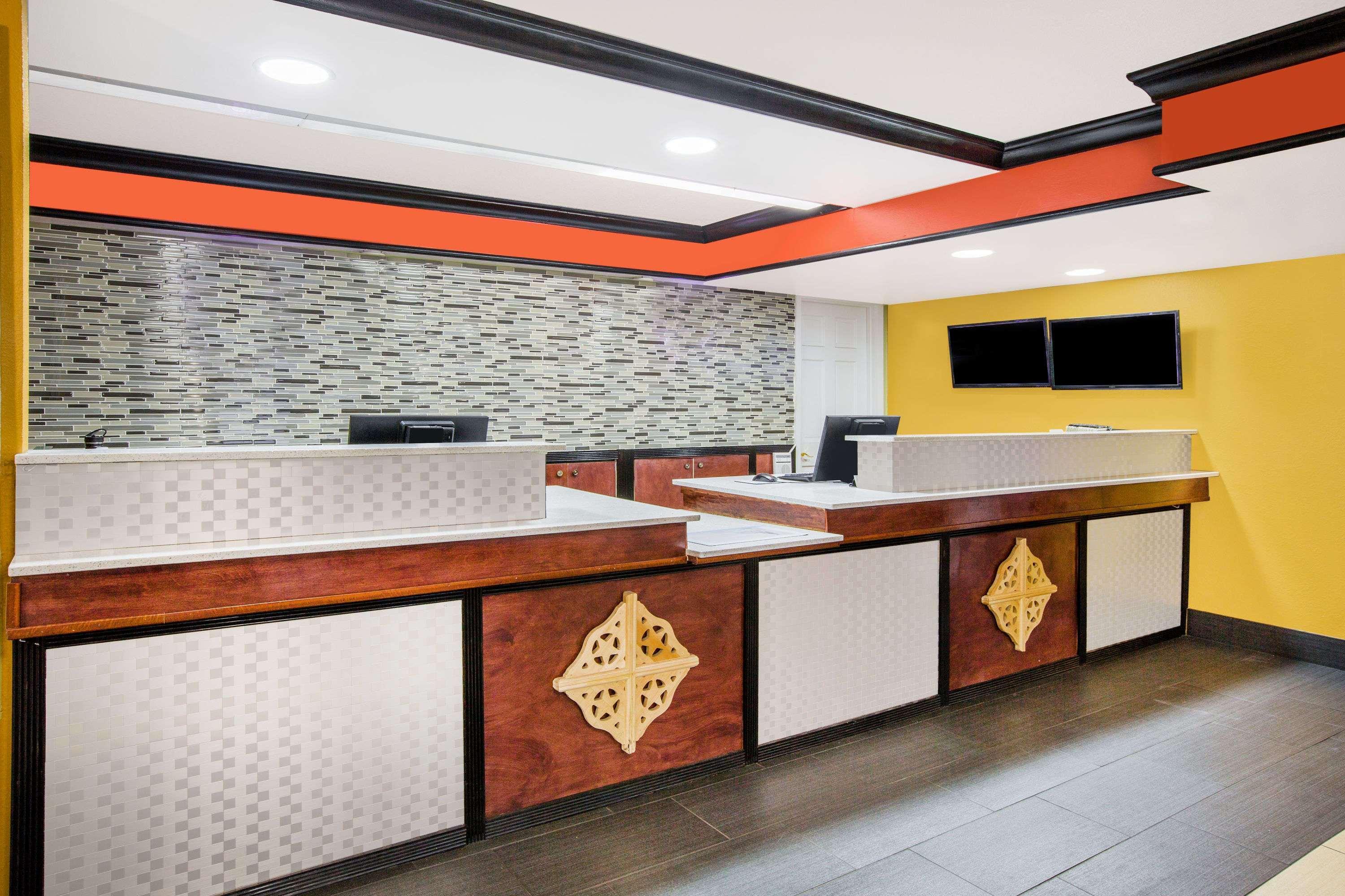 Vista Lobby Days Inn by Wyndham Little Rock/Medical Center