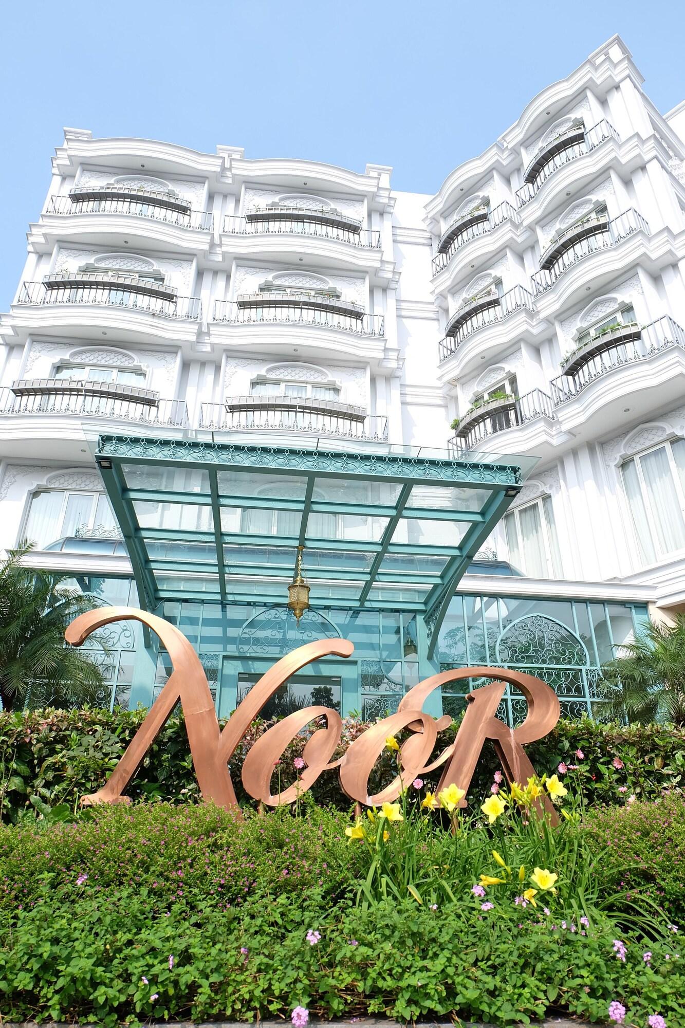 Varios Noor Hotel
