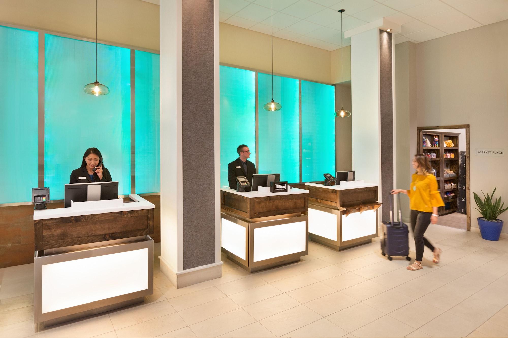 Vista Lobby DoubleTree by Hilton Hotel Albuquerque