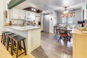 Alquiler Vacacional - Hike & Golf: Family Home w/ Balcony in Pinetop!