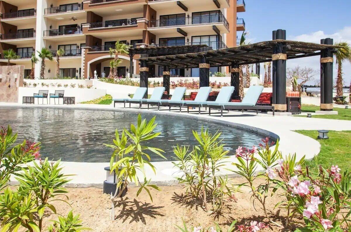 Varios CONDO Q BY TRVL2HM