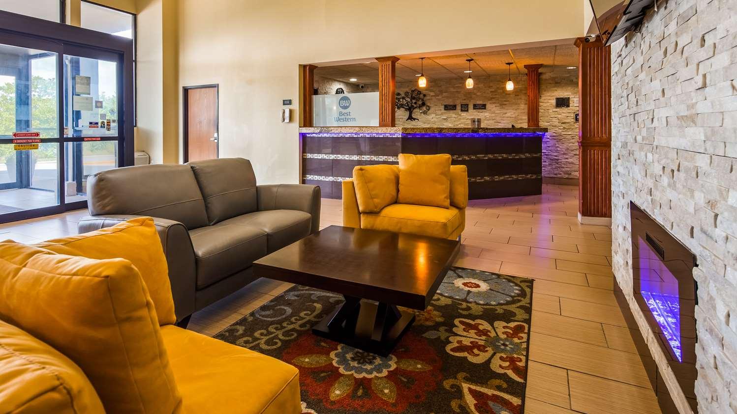 Vista Lobby Best Western Waukesha Grand
