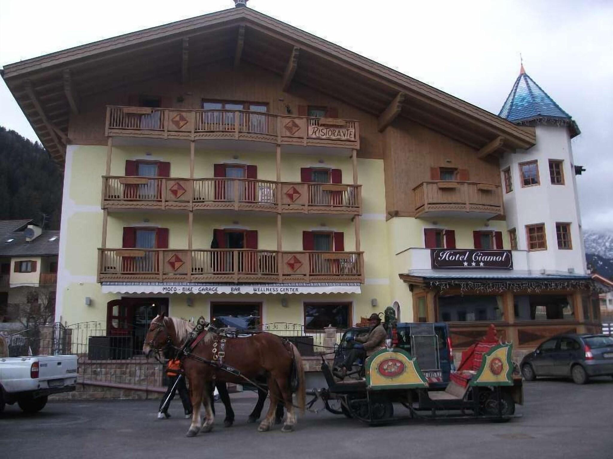 Vista Exterior Hotel Ciamol