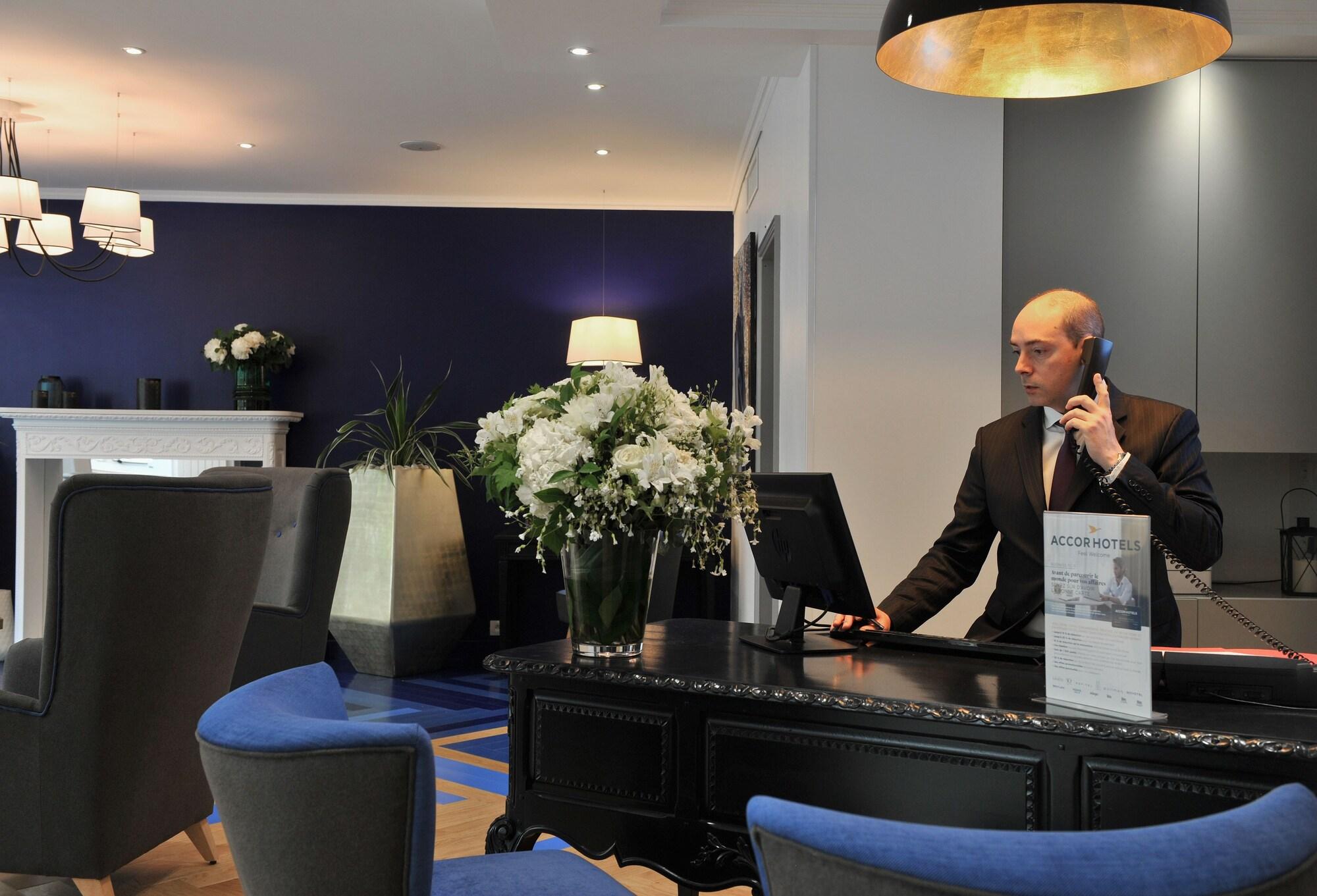 Vista Lobby Mercure Paris Saint Cloud Hippodrome