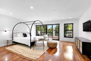 Alquiler Vacacional - Brand New Waterfront Mansion with Pool, Jacuzzi and Dock.