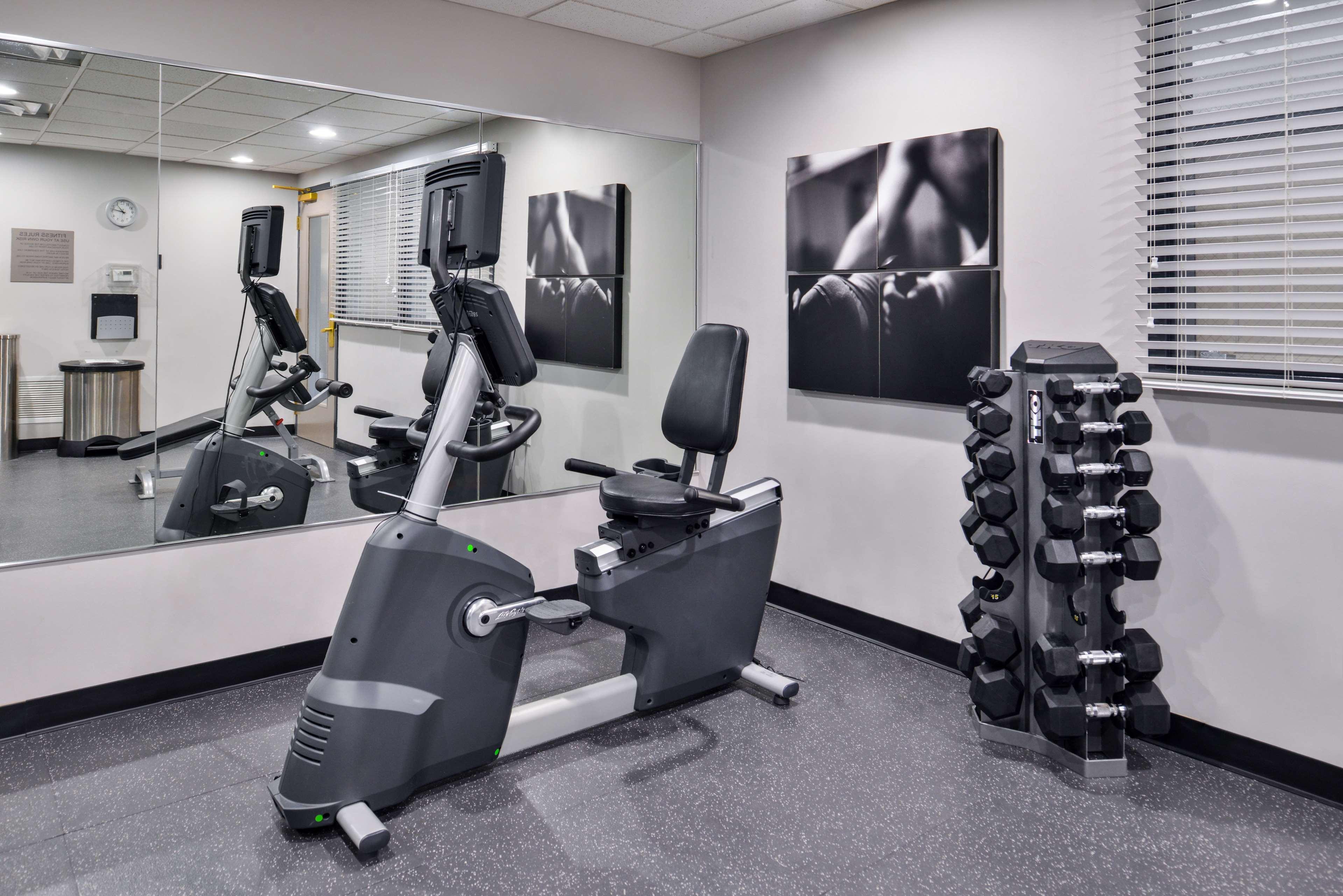 Instalaciones Recreativas Country Inn & Suites by Radisson, Tinley Park, IL