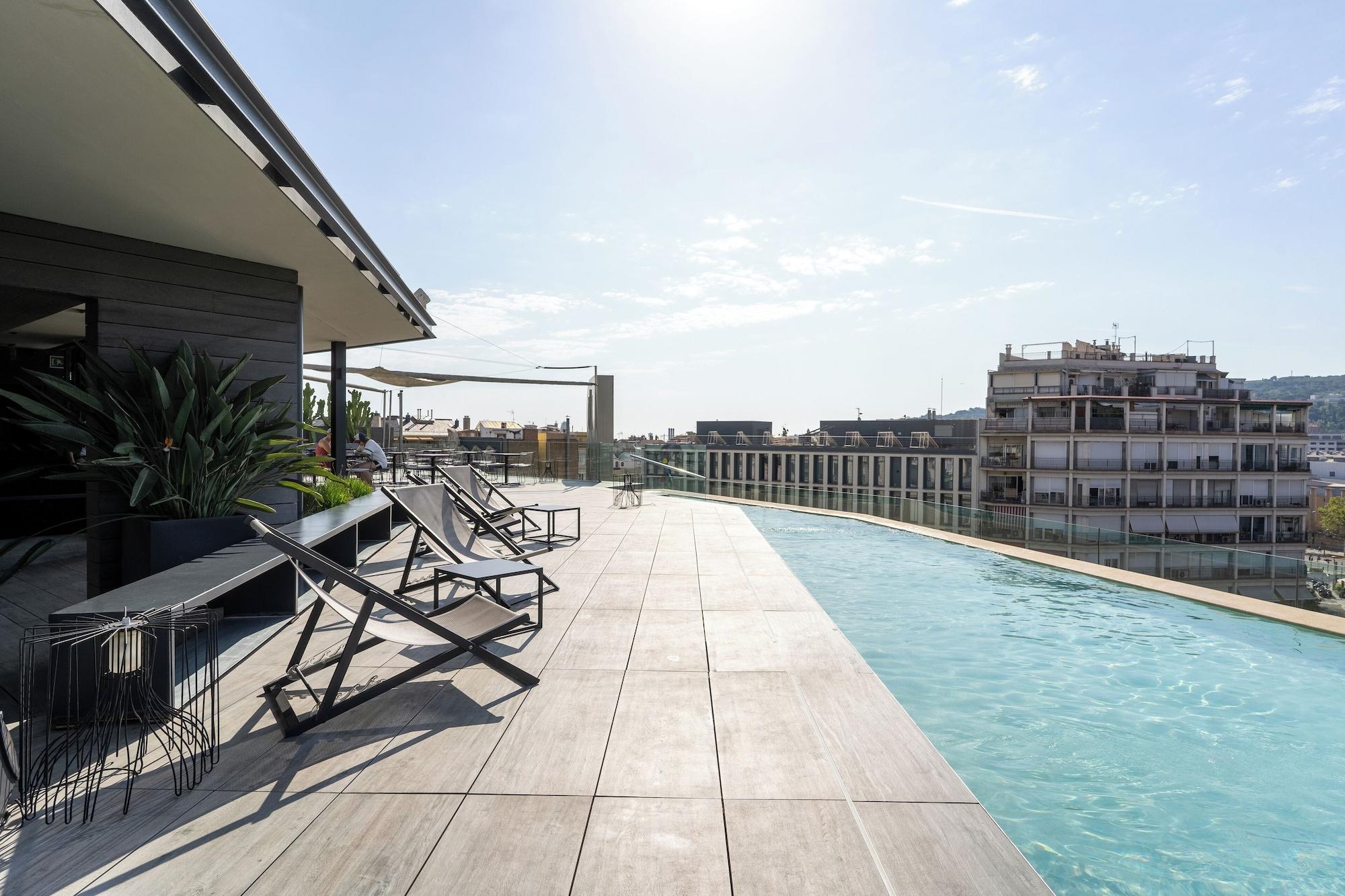 Vista Piscina B-Hotel