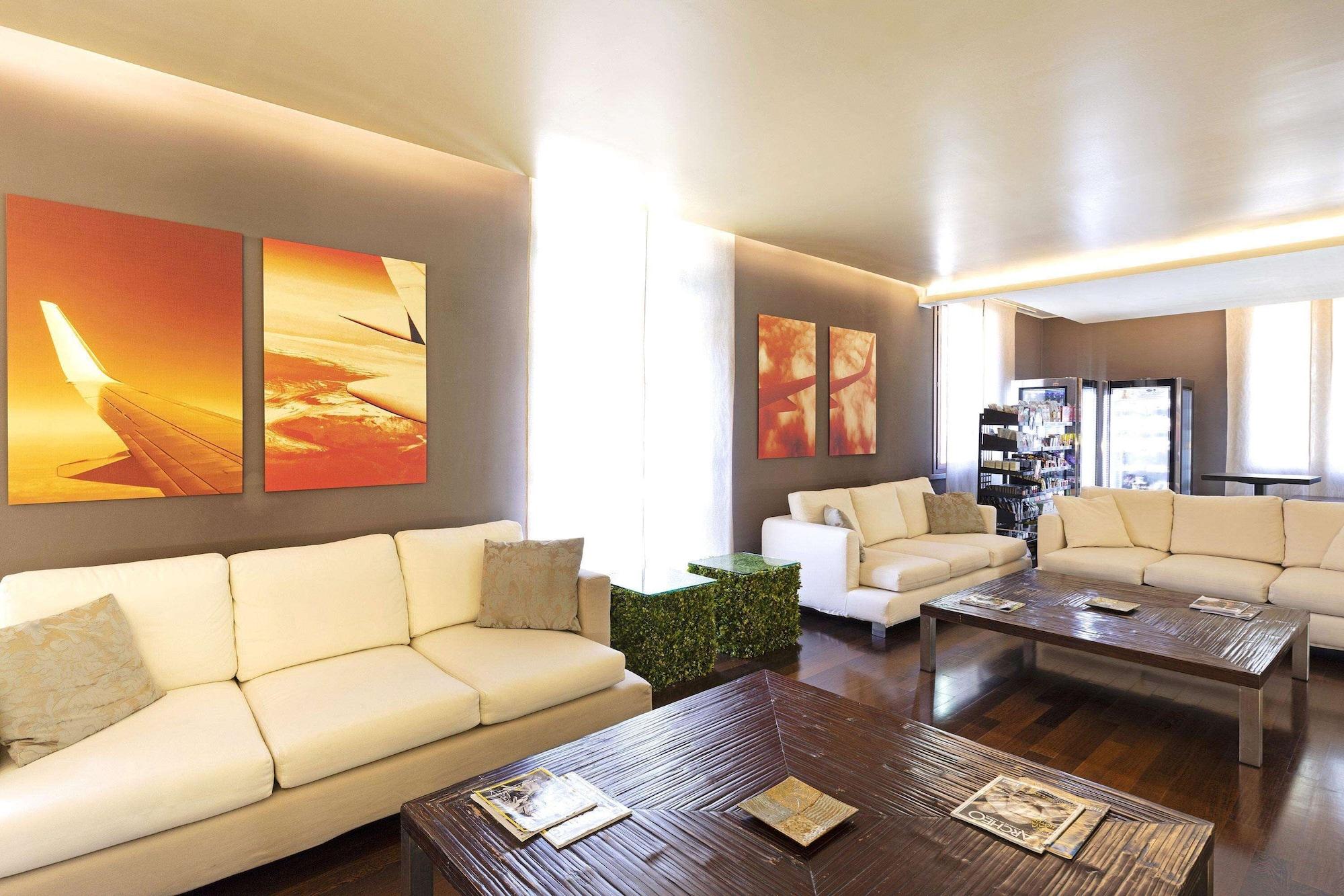 Vista Lobby B&B Hotel Malpensa Lago Maggiore