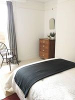 Alquiler Vacacional - Spacious home, moments from beach/shops.  Private parking, garden. Pet friendly.