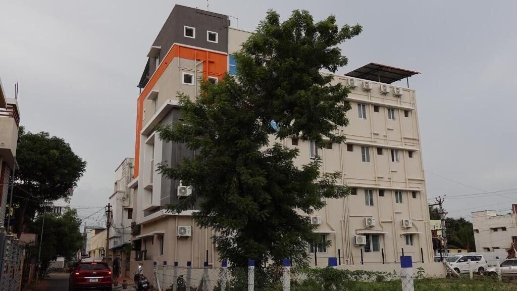 Vista Exterior Hotel Akshith Inn