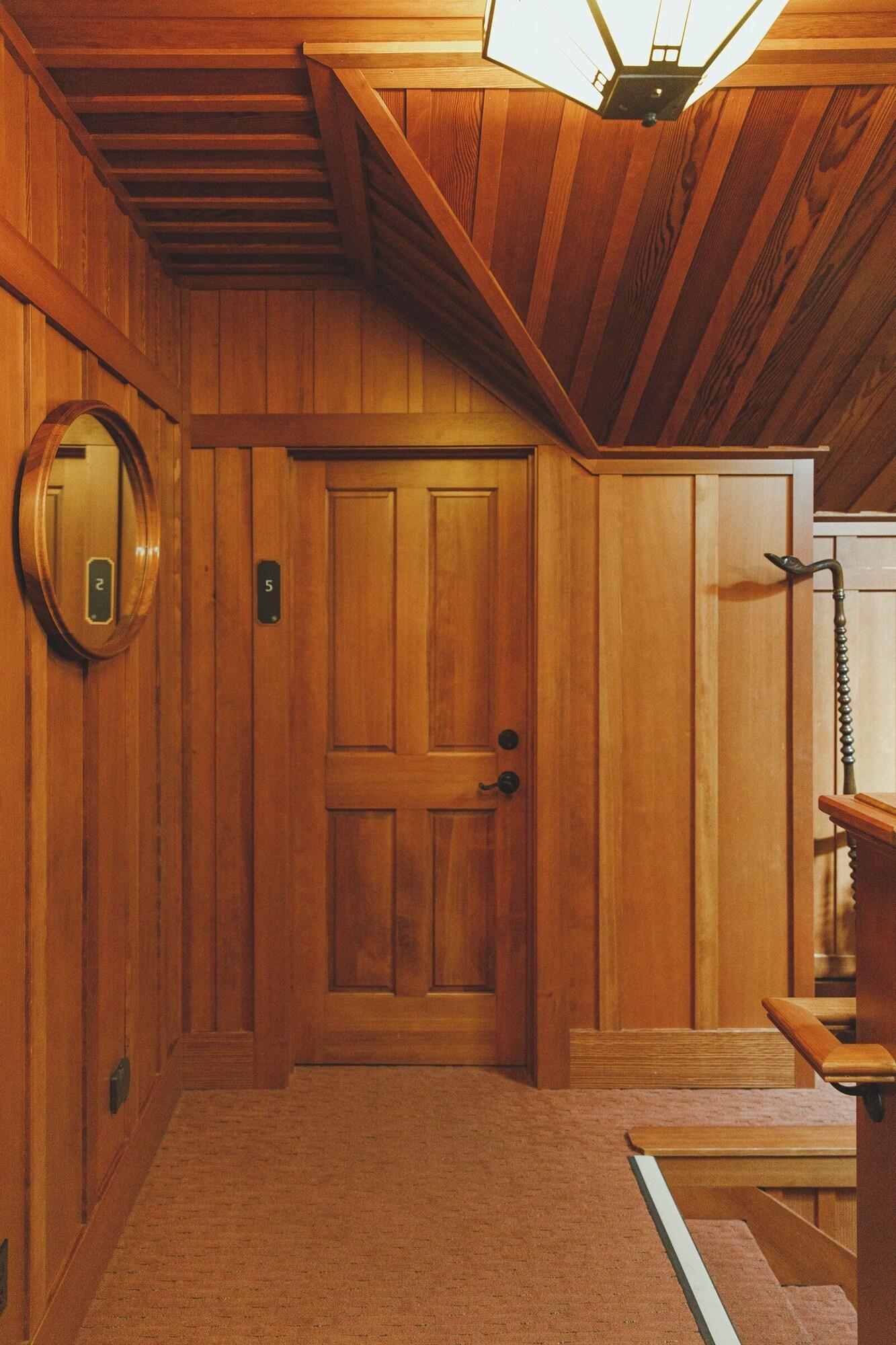 Vista Lobby Noyo Harbor Inn Restaurant and Tavern