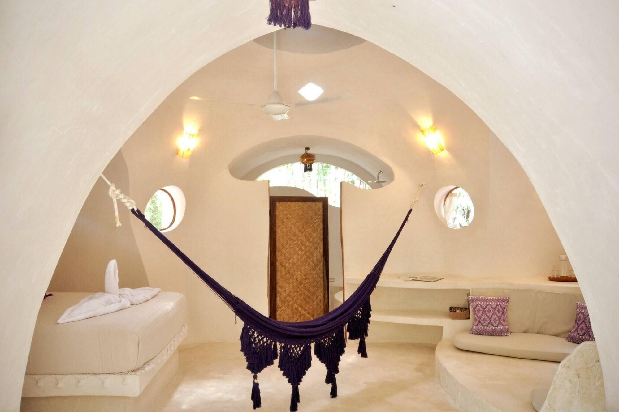 Bar/Salón Room-unique Jungle Dome Kaa