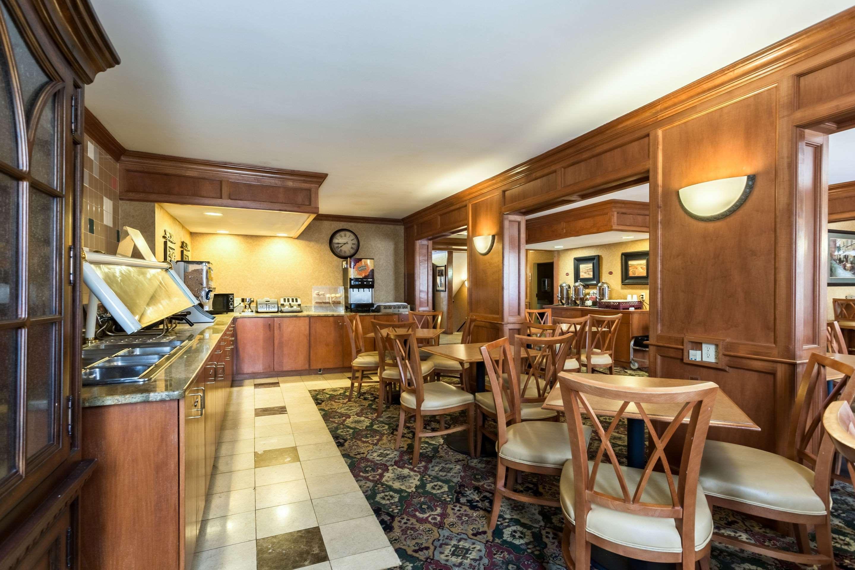 Restaurant Clarion Inn and Summit Center