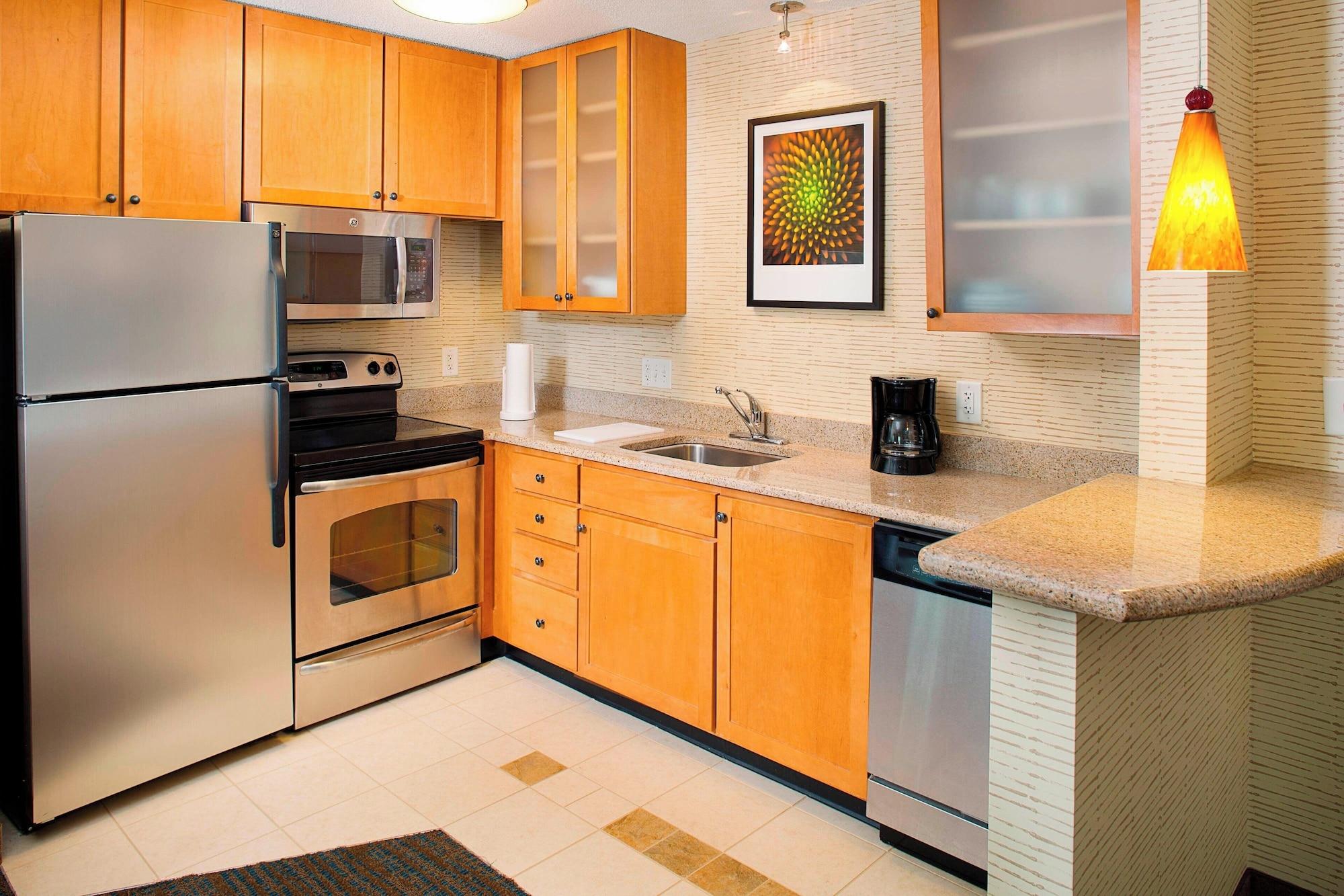 Varios Residence Inn by Marriott Roanoke Airport