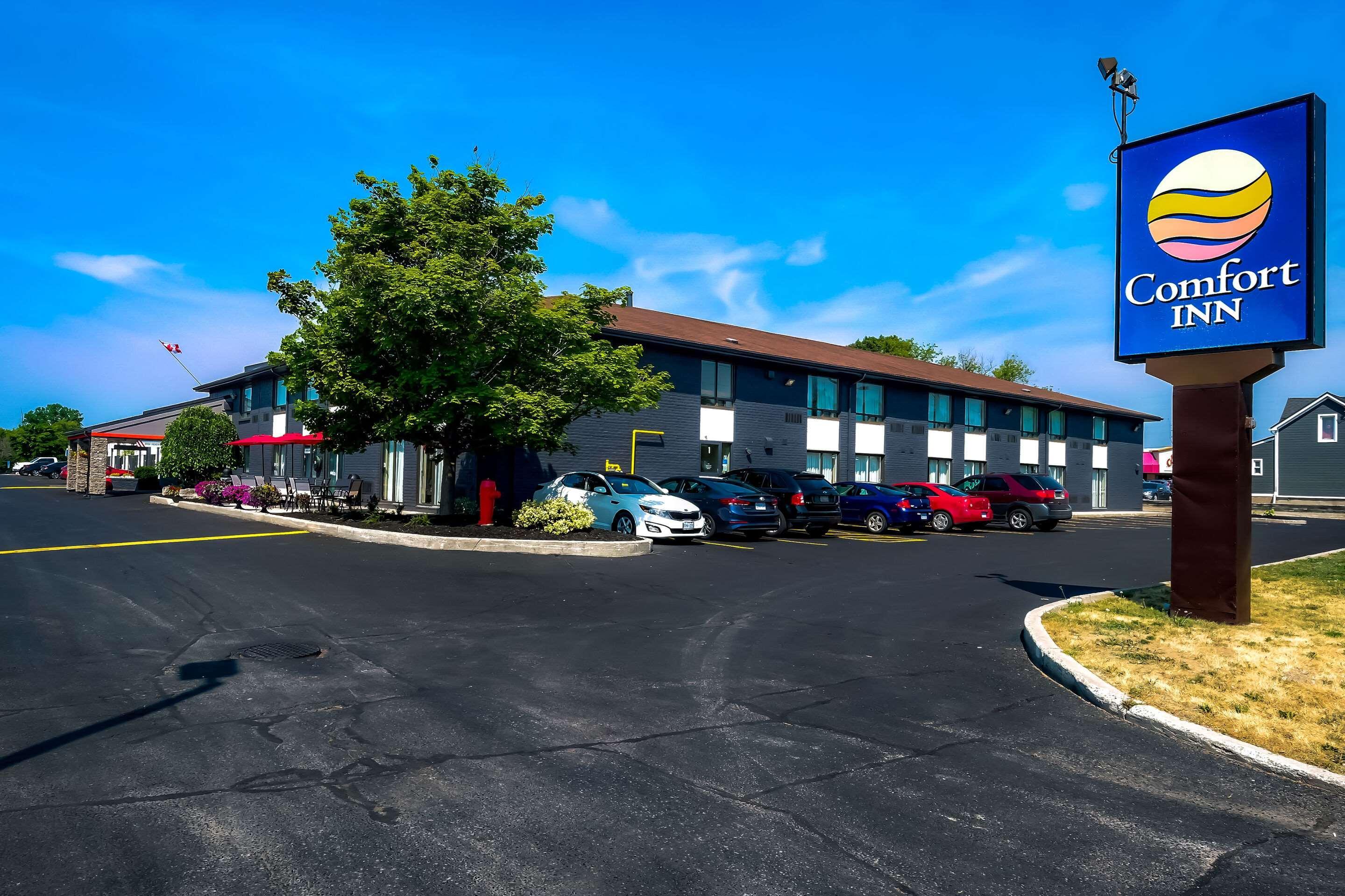 Vista Exterior Comfort Inn Belleville