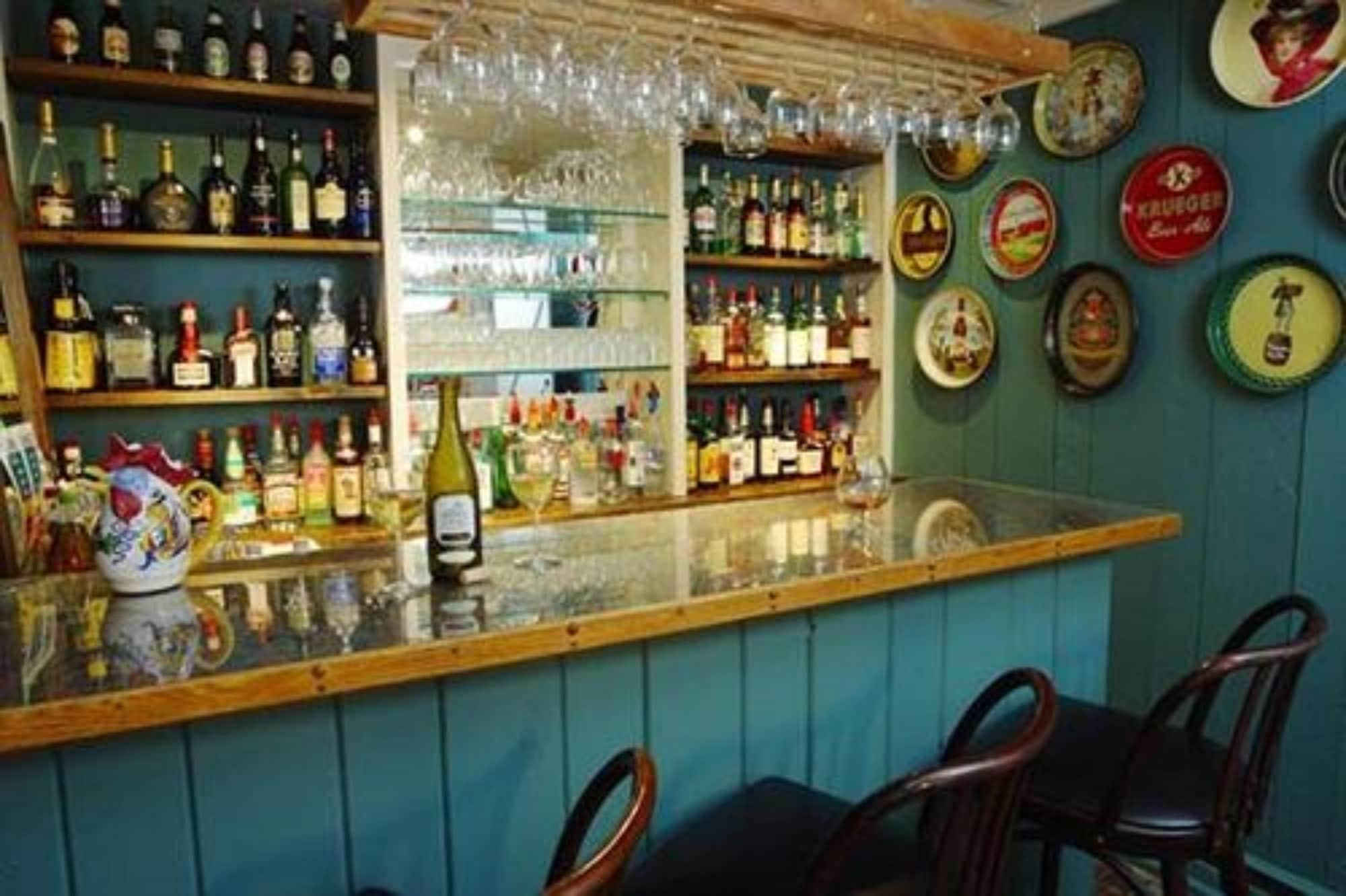 Bar/Salón Deerhill Inn