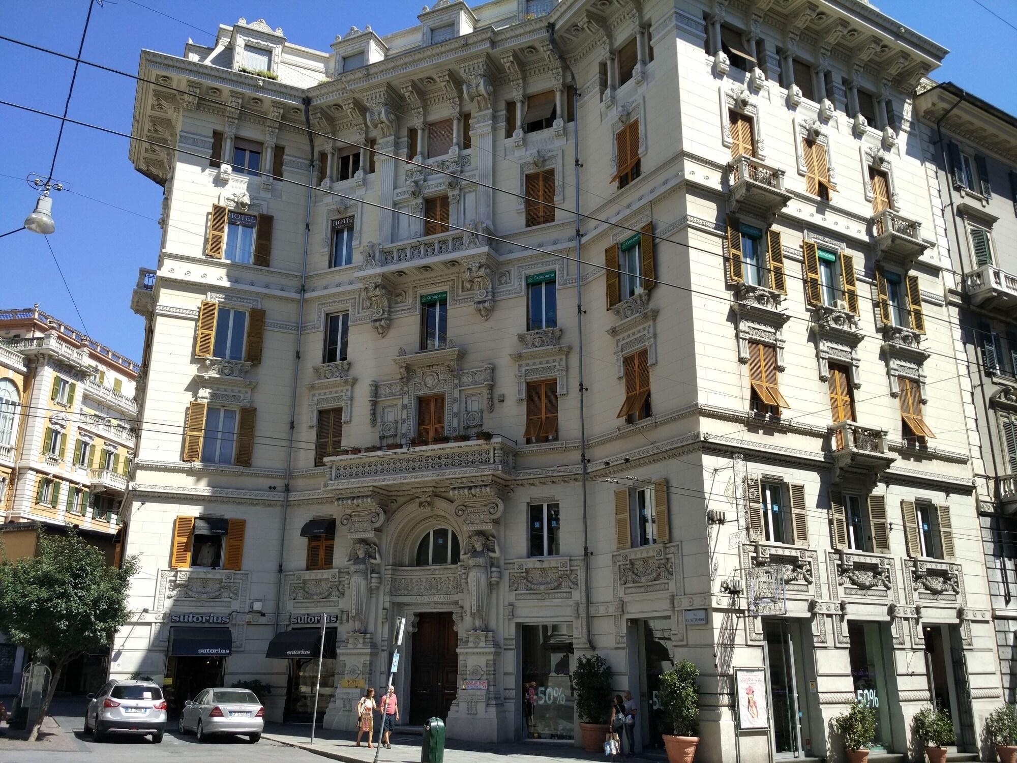 Vista Exterior Hotel Genova Liberty