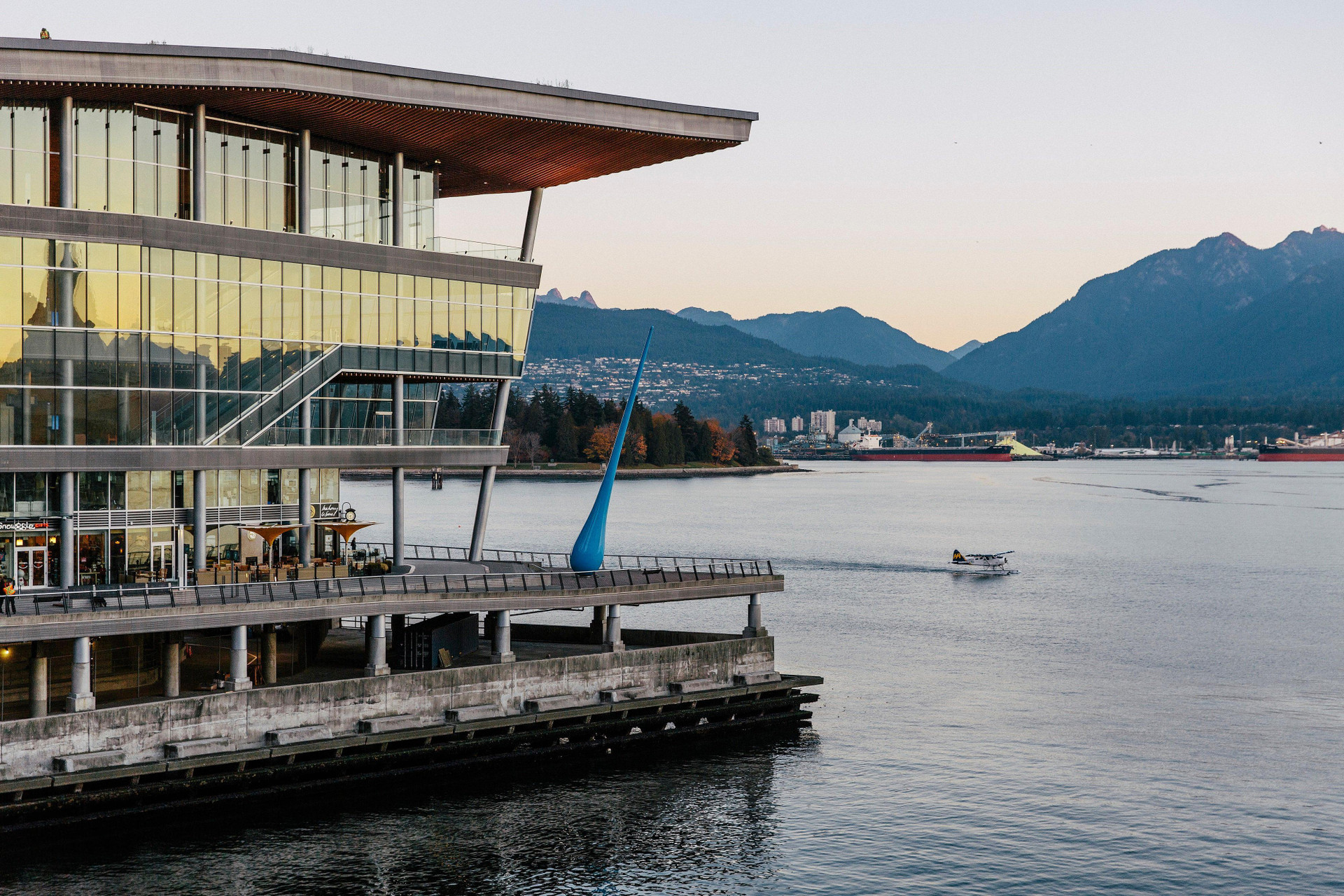 Vista Exterior Holiday Inn & Suites Vancouver Downtown by IHG