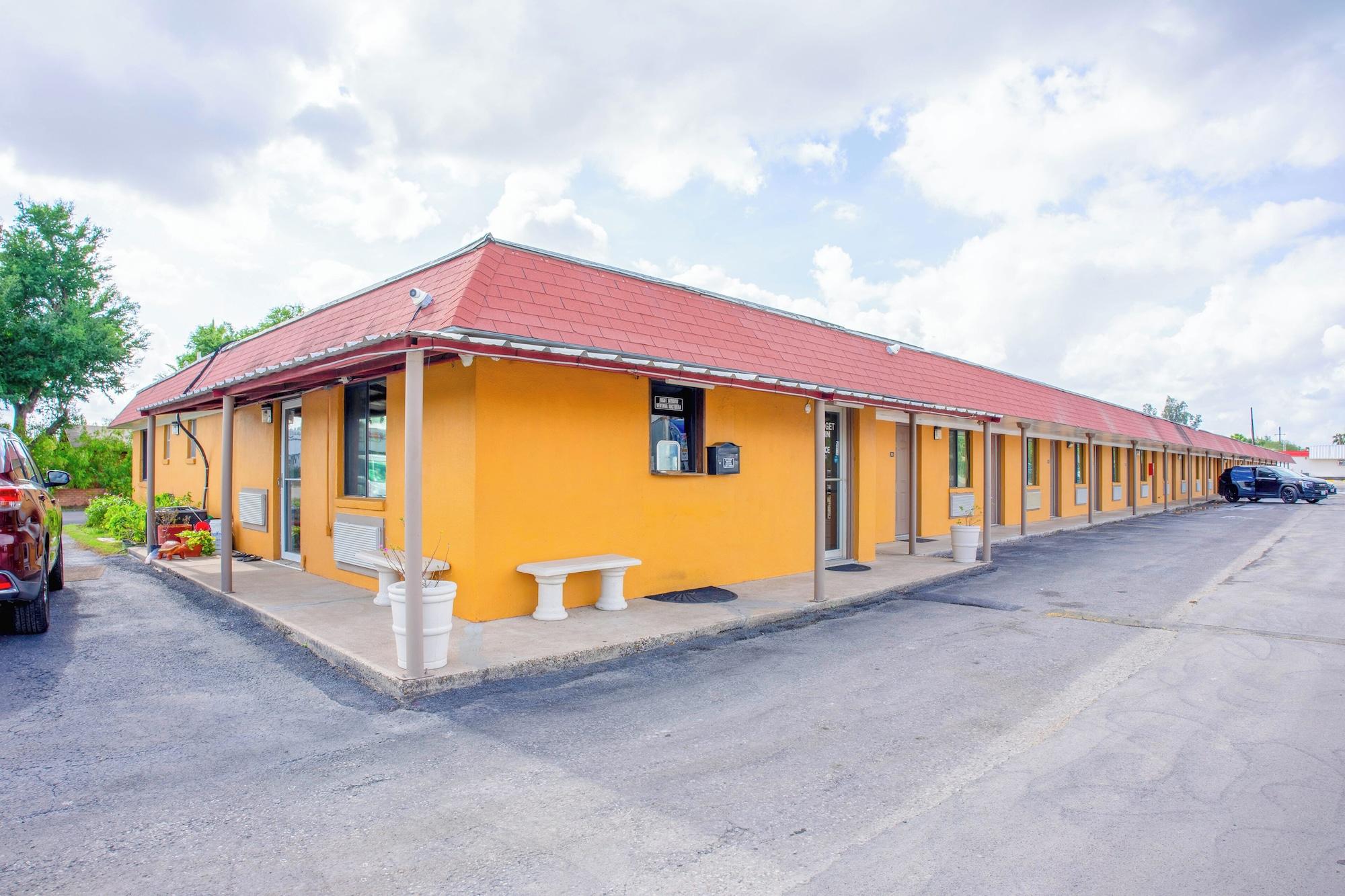 Vista Exterior Budget Inn By OYO Edinburg Hwy 281