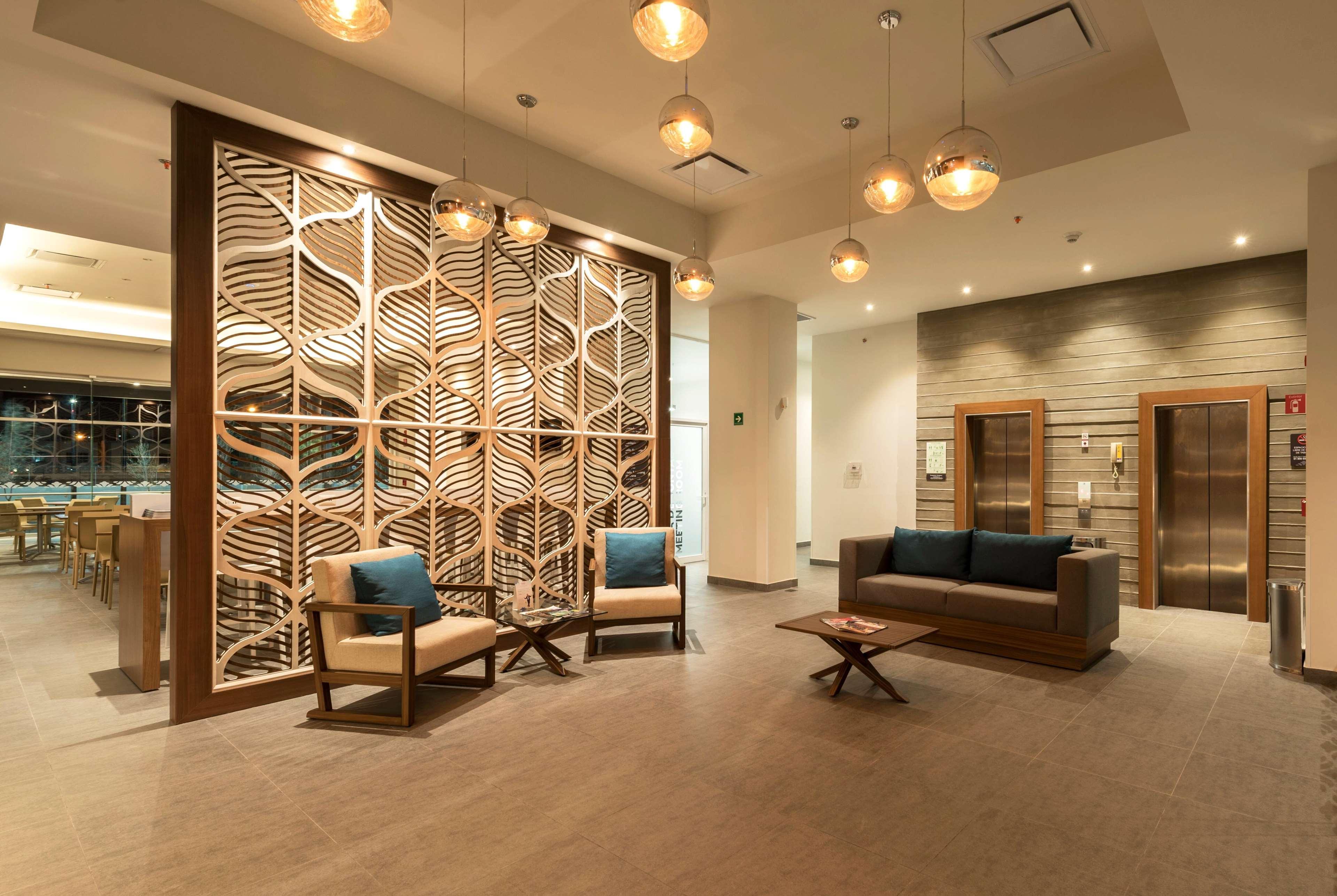 Vista Lobby Microtel Irapuato By Wyndham
