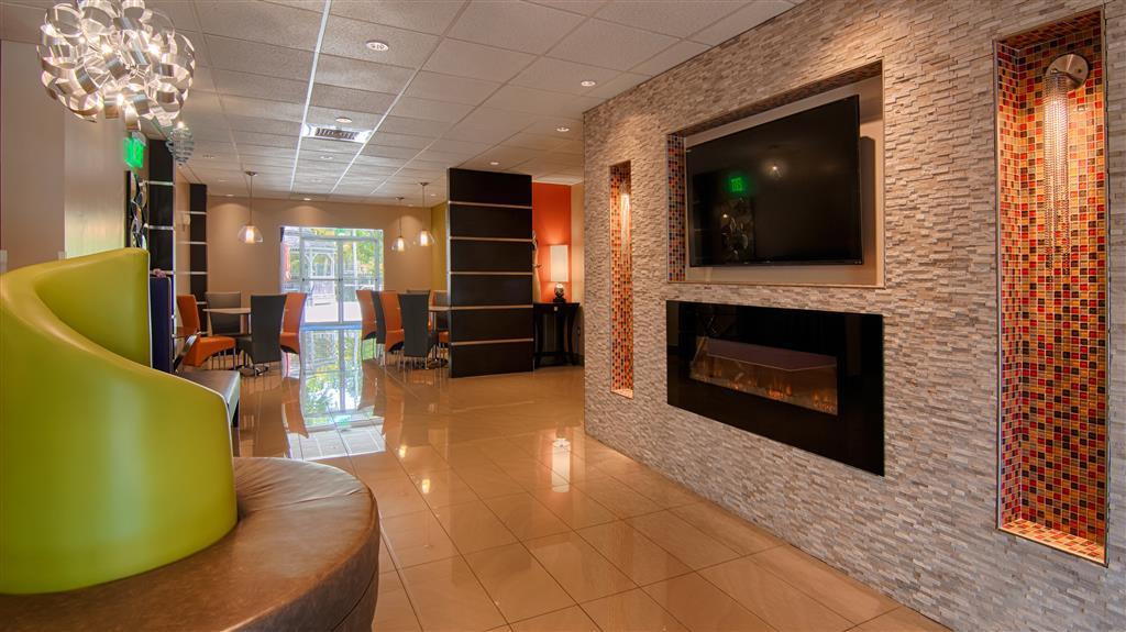 Vista Lobby Days Inn Suites by Wyndham Bonita Springs