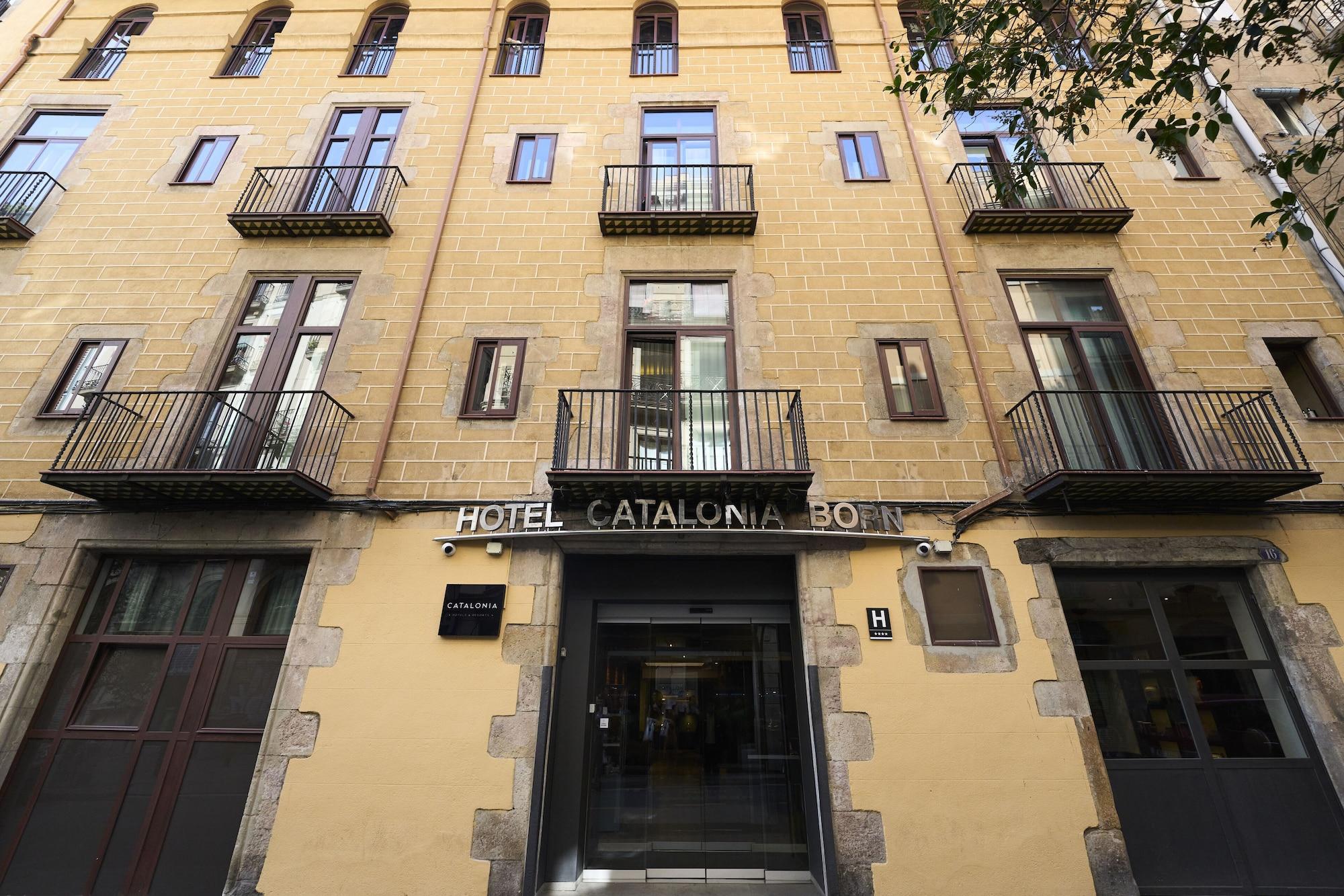 Vista Exterior Catalonia Born