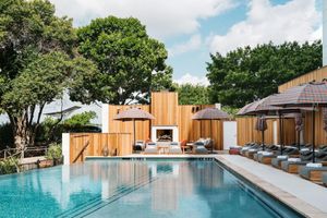 Paquete - The LINE Austin