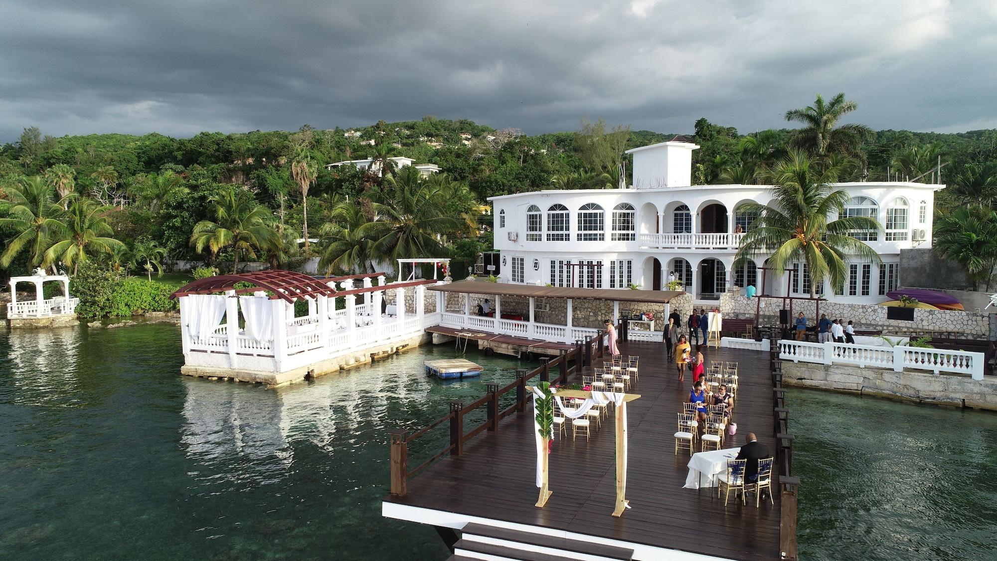 Varios Waters Edge Guest House