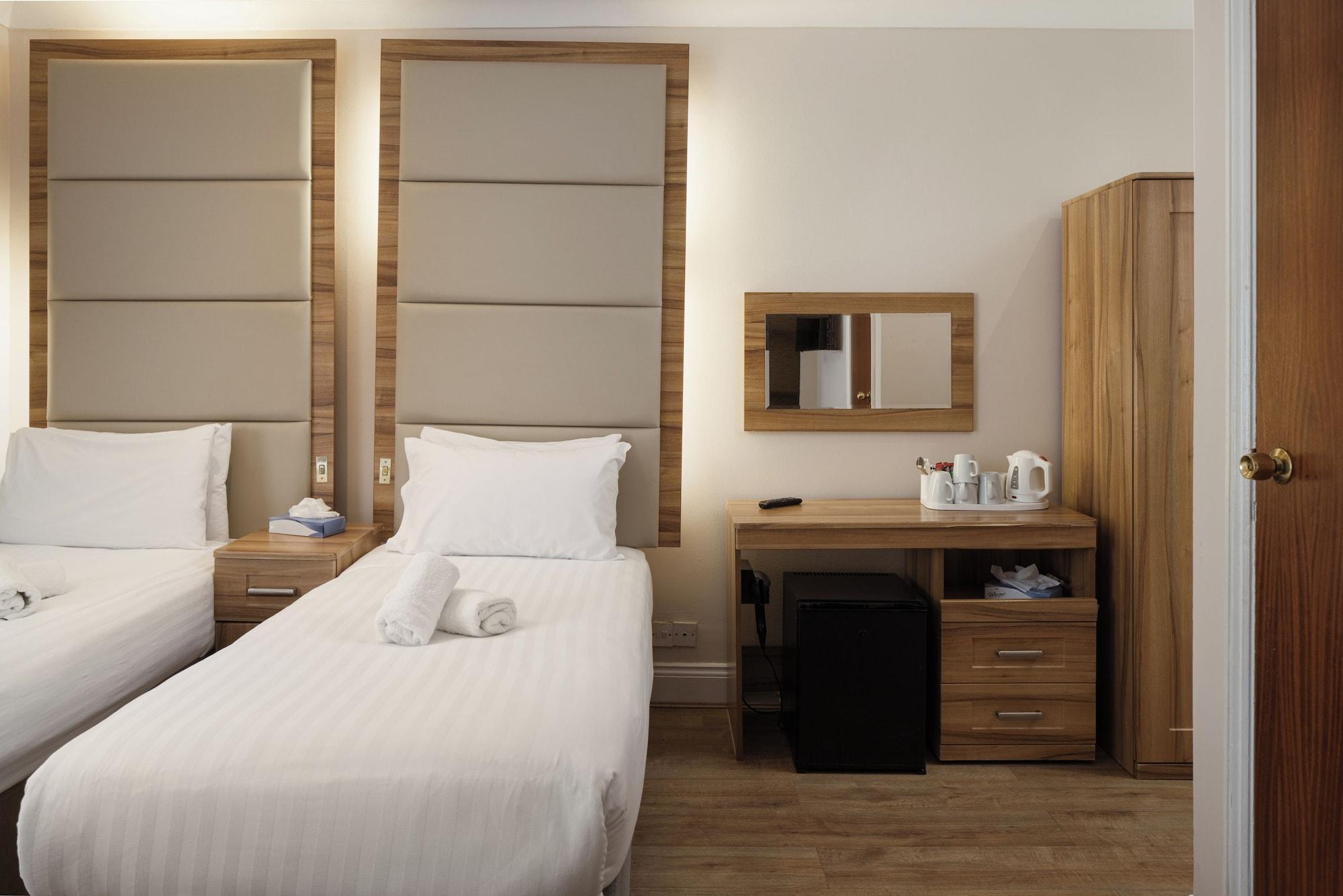 Varios Royal Eagle Hotel
