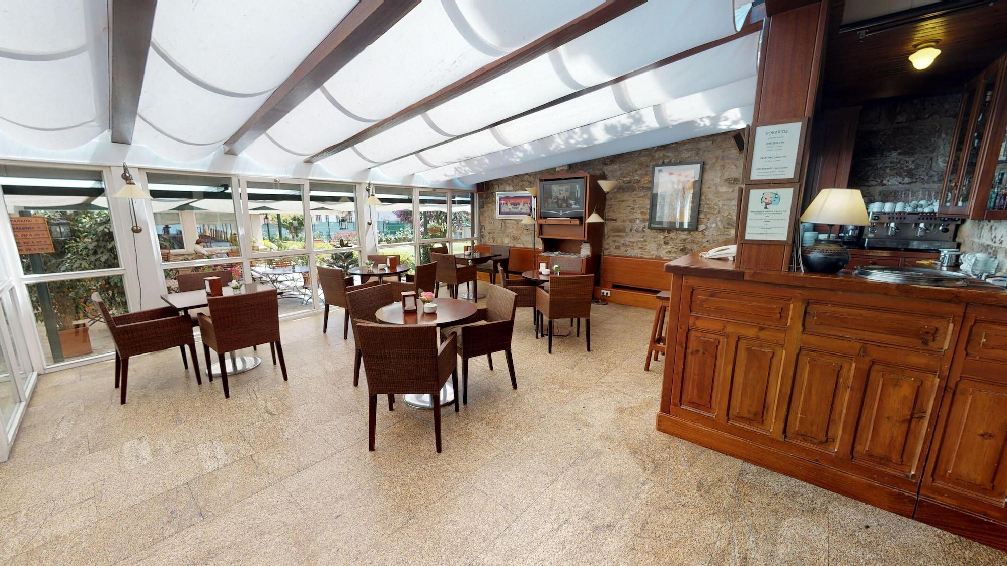 Bar/Salón Hotel Virxe da Cerca by Pousadas de Compostela