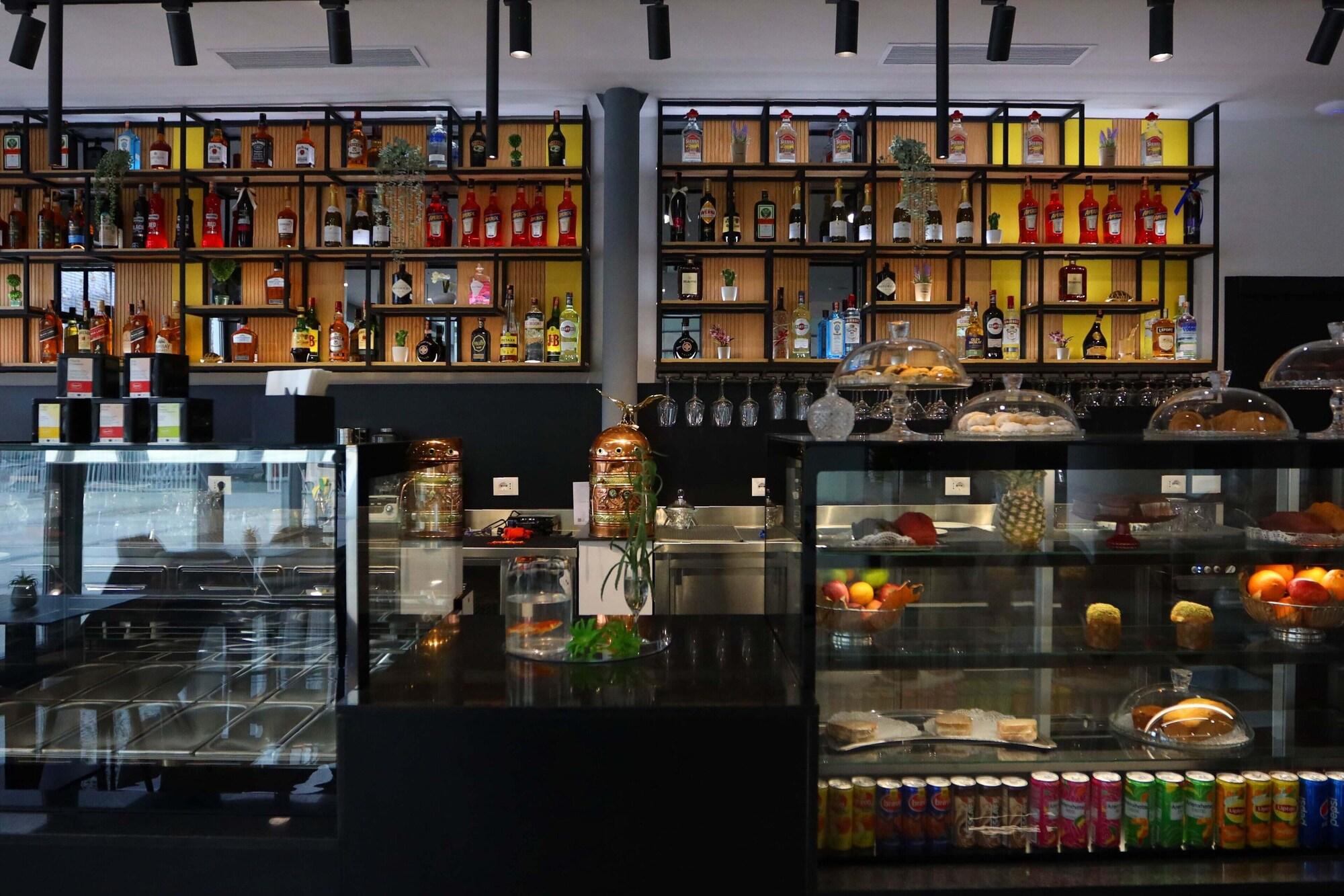 Bar/Salón Metro Hotel Terminal