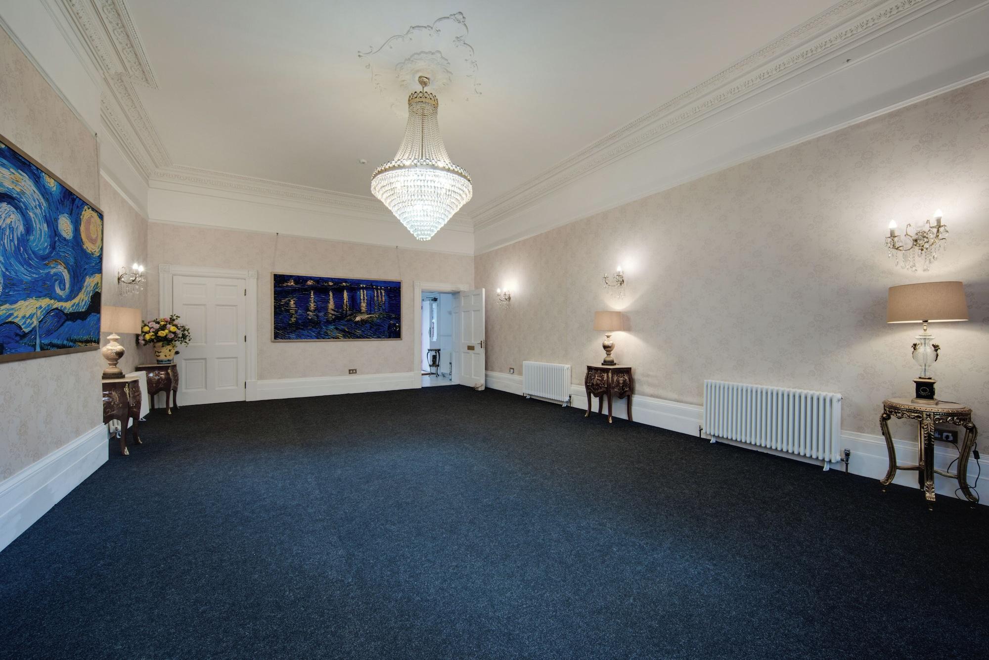 Vista Lobby Stone Court House