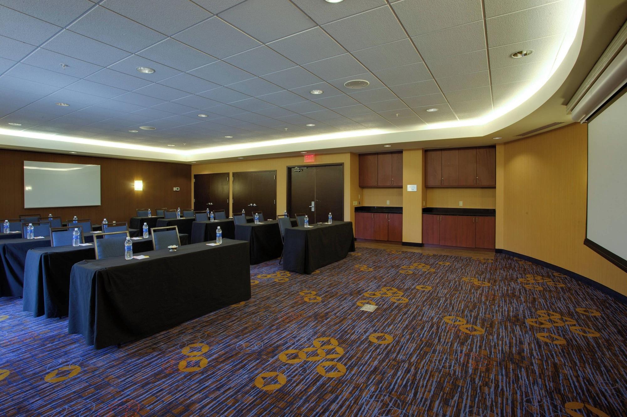 Sala de Reuniones Courtyard by Marriott Republic Aprt Long Island/Farmingdale