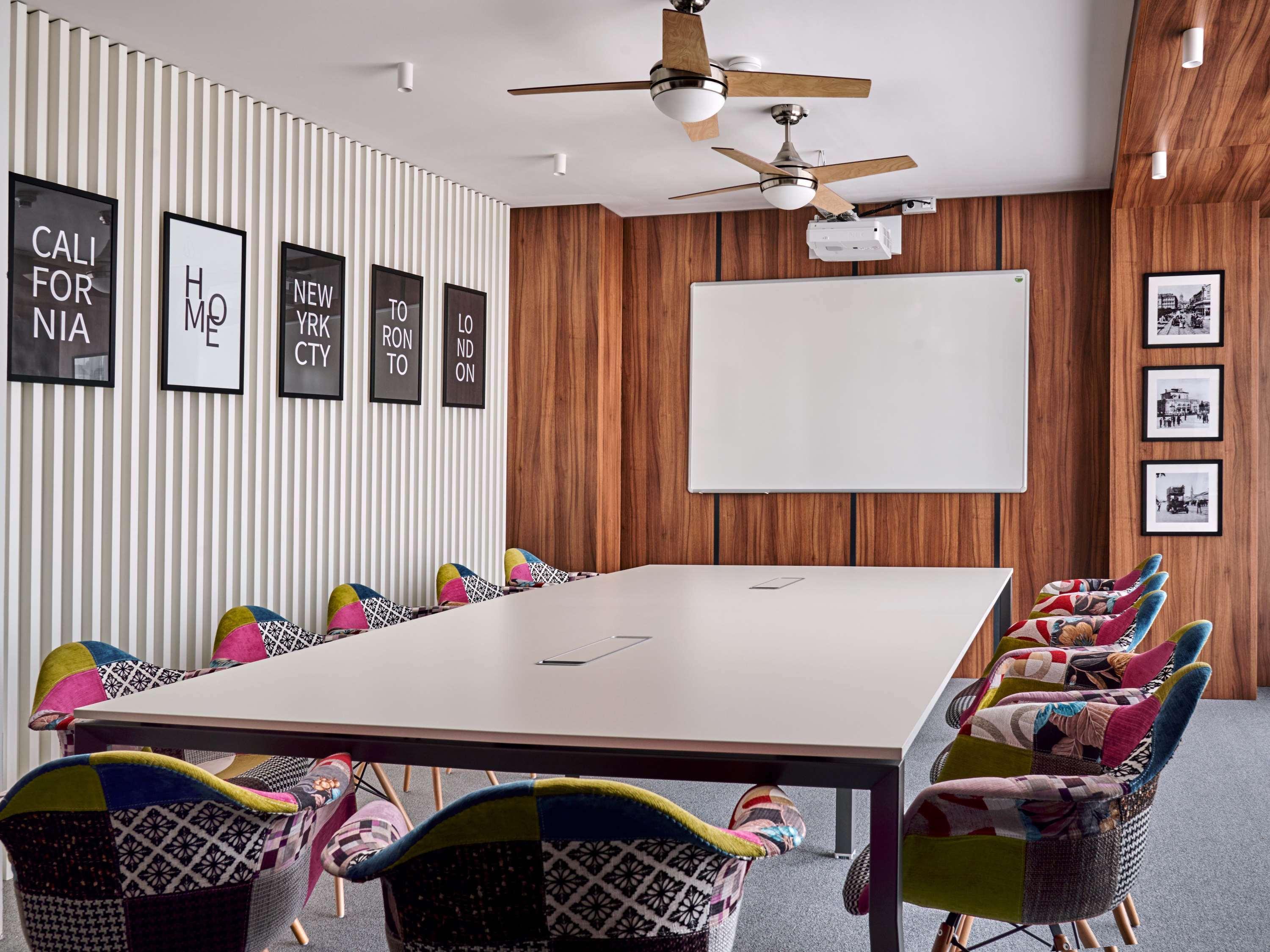 Sala de Reuniones Ibis Styles Arad