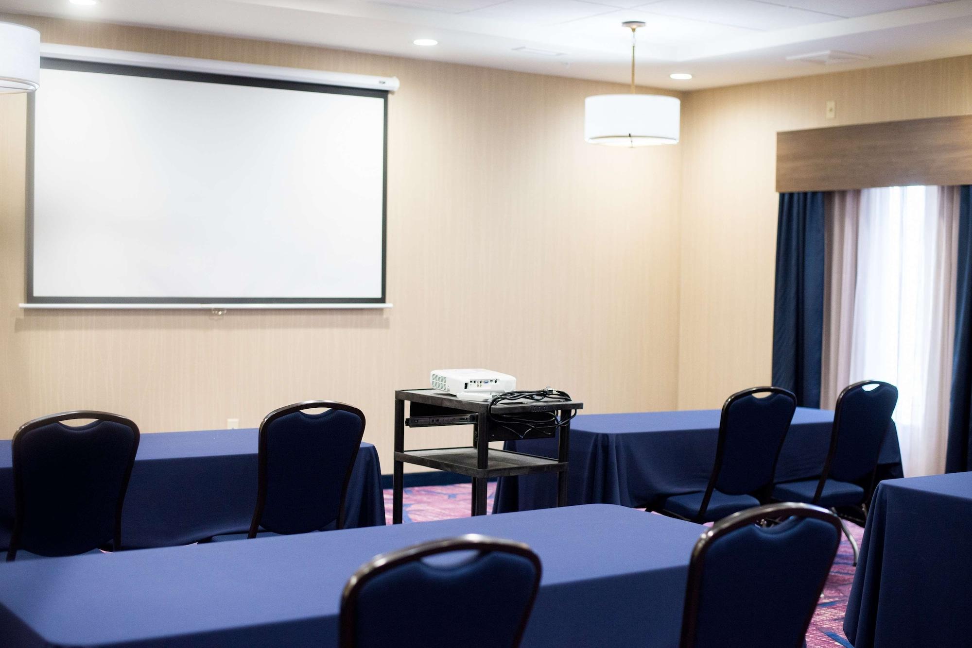 Sala de Reuniones Hampton Inn & Suites by Hilton Warrington Horsham