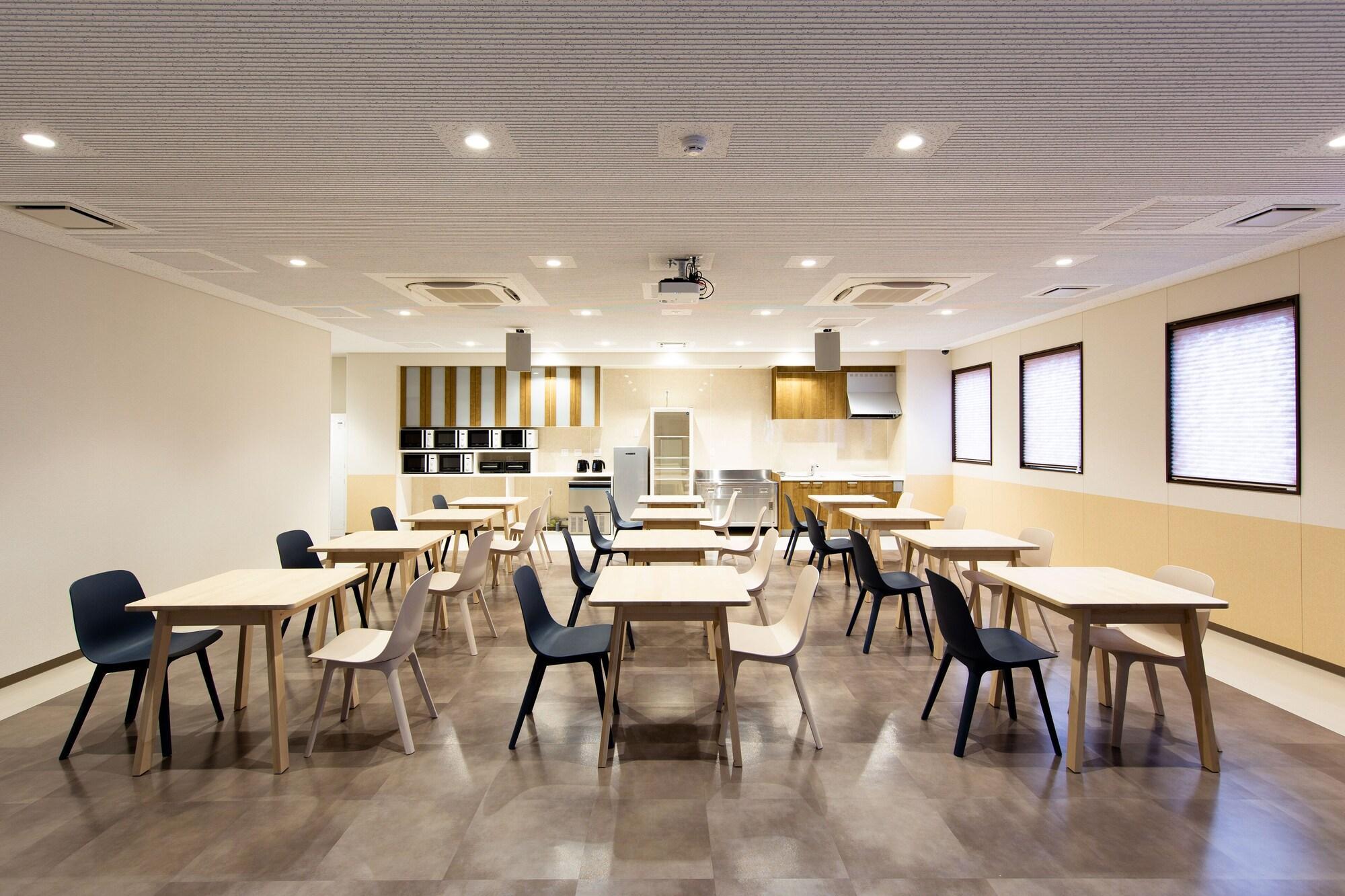 Restaurant Wild Cherry Blossom Hostel Tokyo Koganei