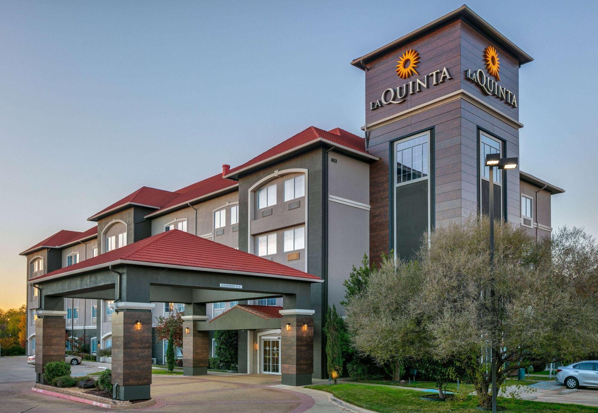 Vista Exterior La Quinta Inn & Suites by Wyndham Fort Worth NE Mall