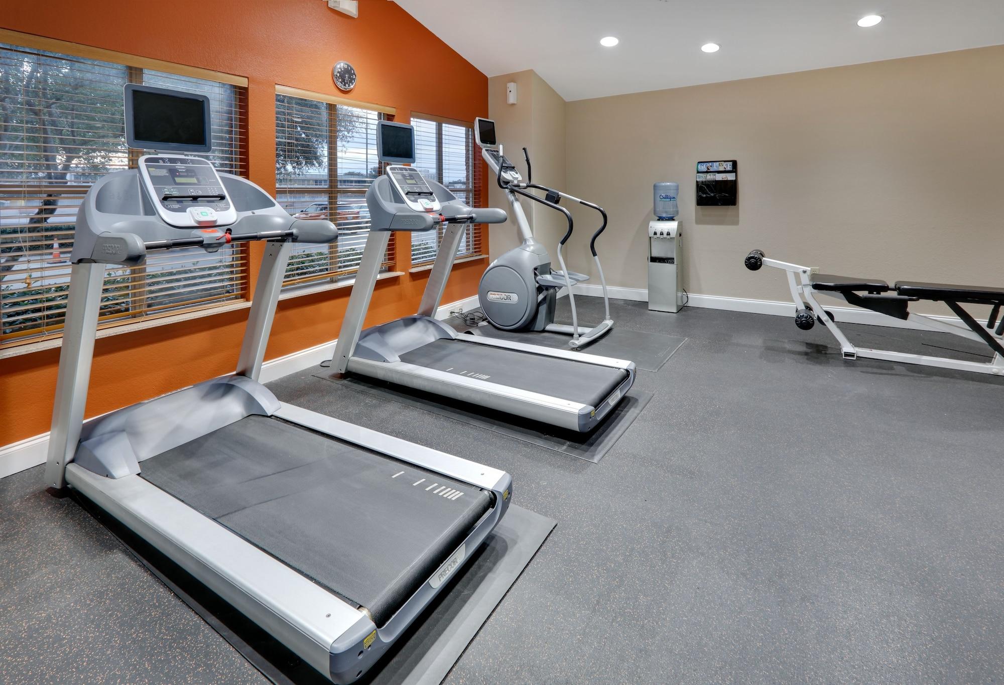 Gimnasio Candlewood Suites Market Center by IHG