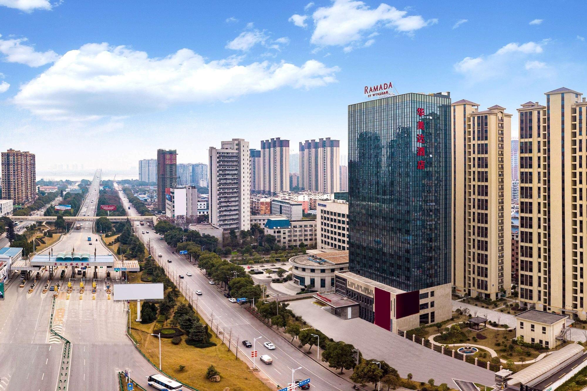 Varios Ramada by Wyndham Huangshi Huangshigang