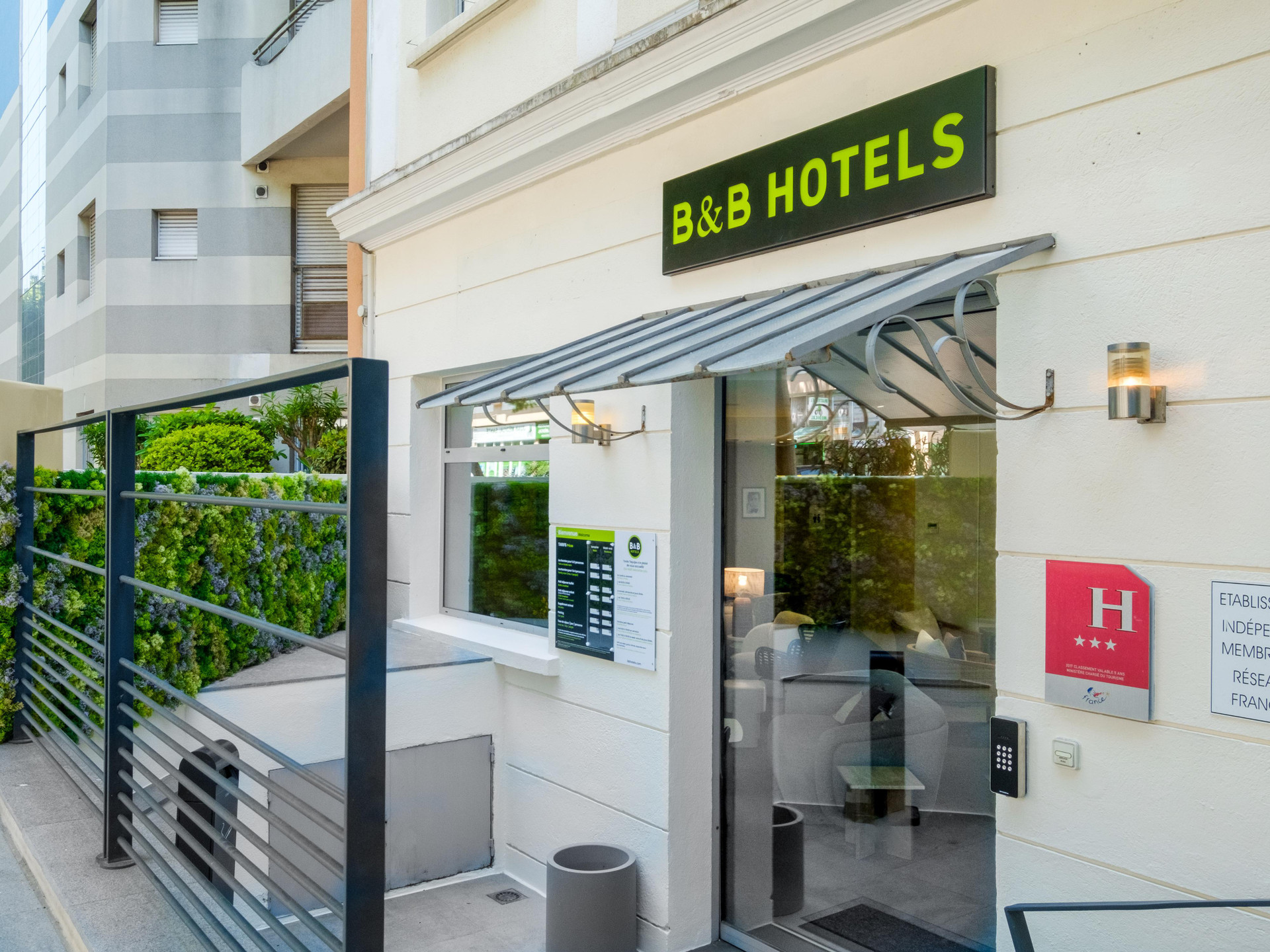 Vista Exterior B&B HOTEL Antibes Juan-les-Pins