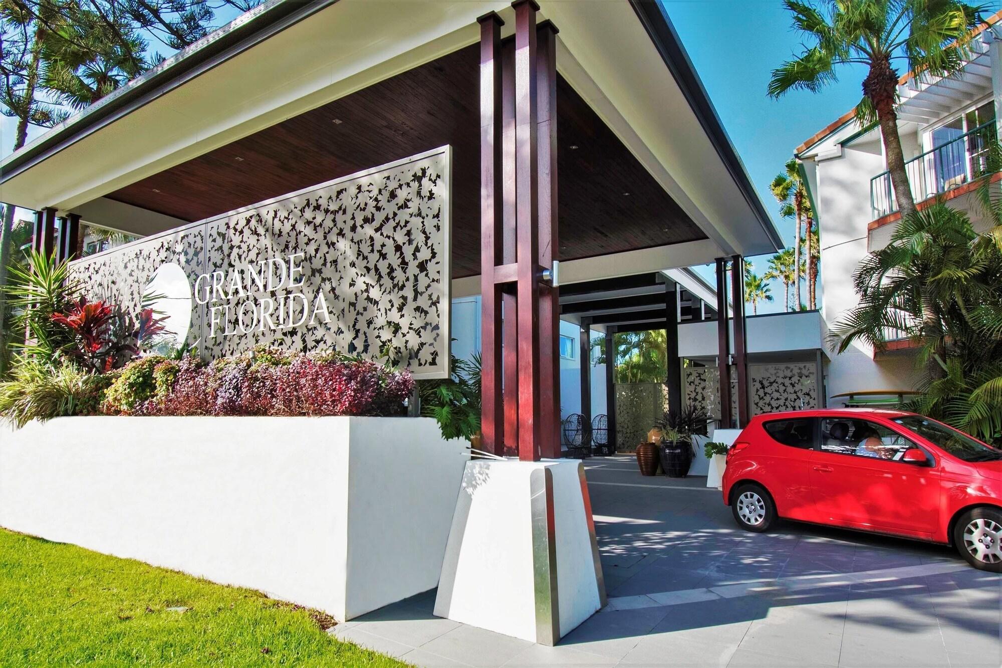 Vista Exterior Grande Florida Beachside Resort